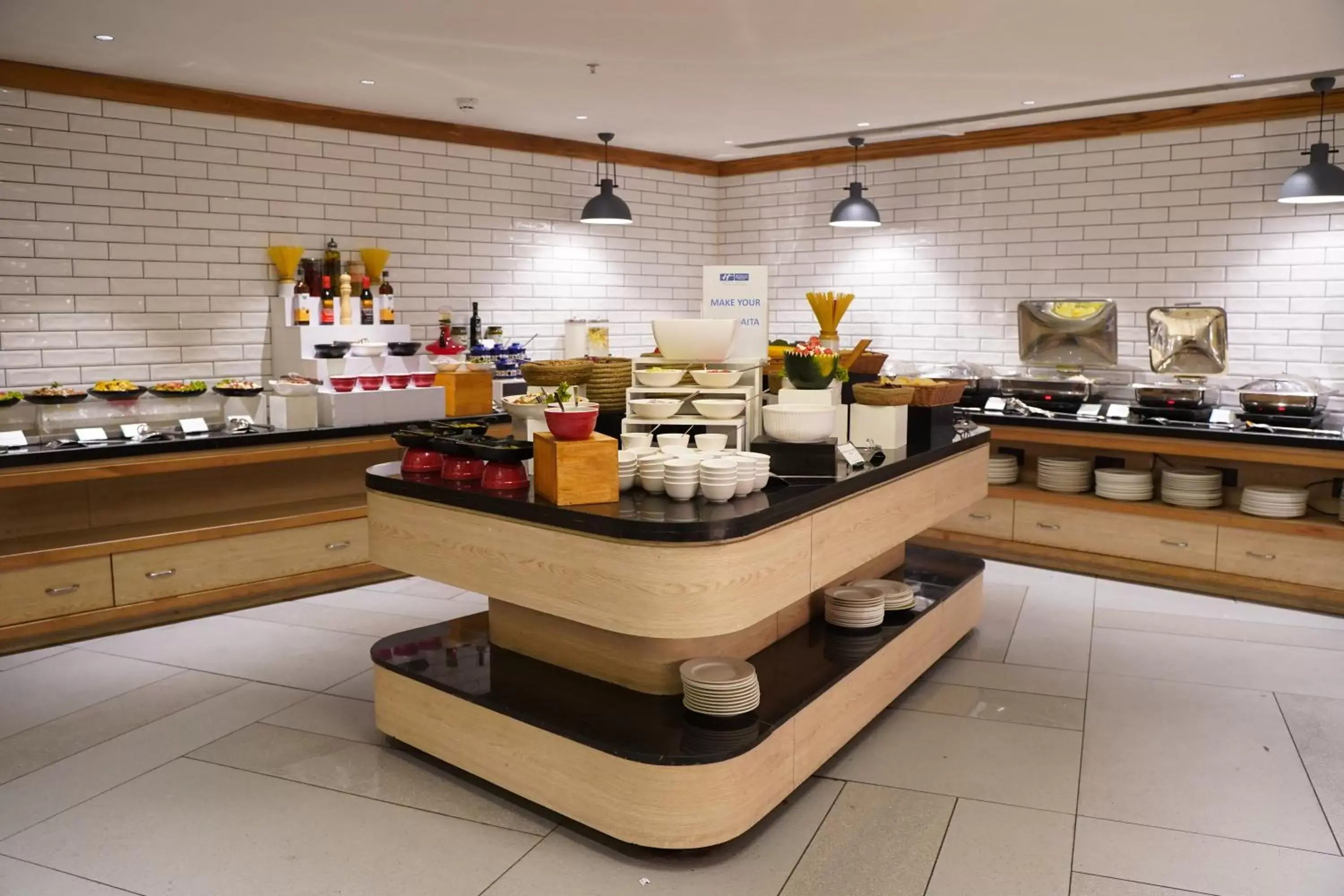 Buffet breakfast, Restaurant/Places to Eat in Holiday Inn Express & Suites Jaipur Gopalpura