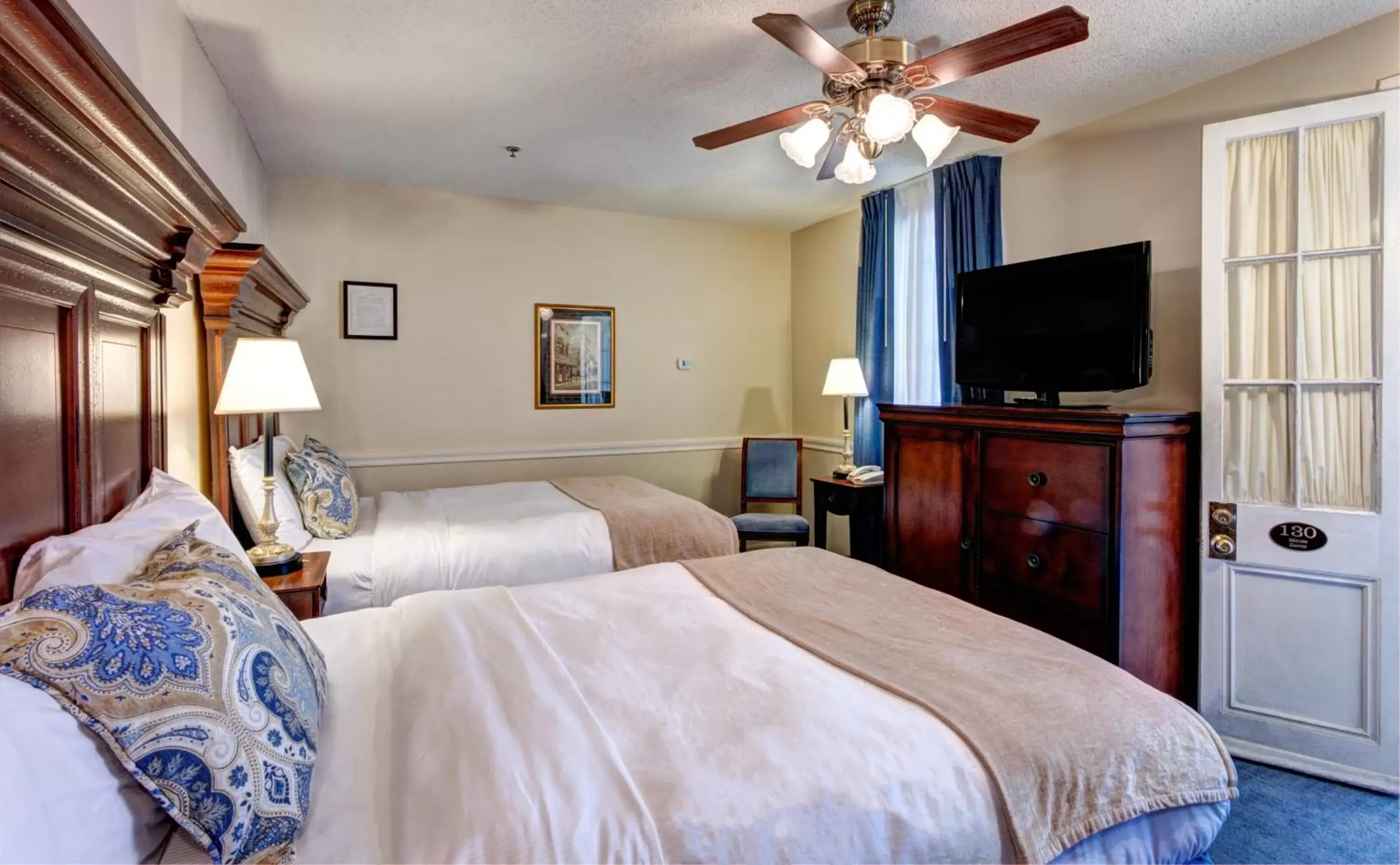 Photo of the whole room, Bed in Hotel St. Pierre French Quarter