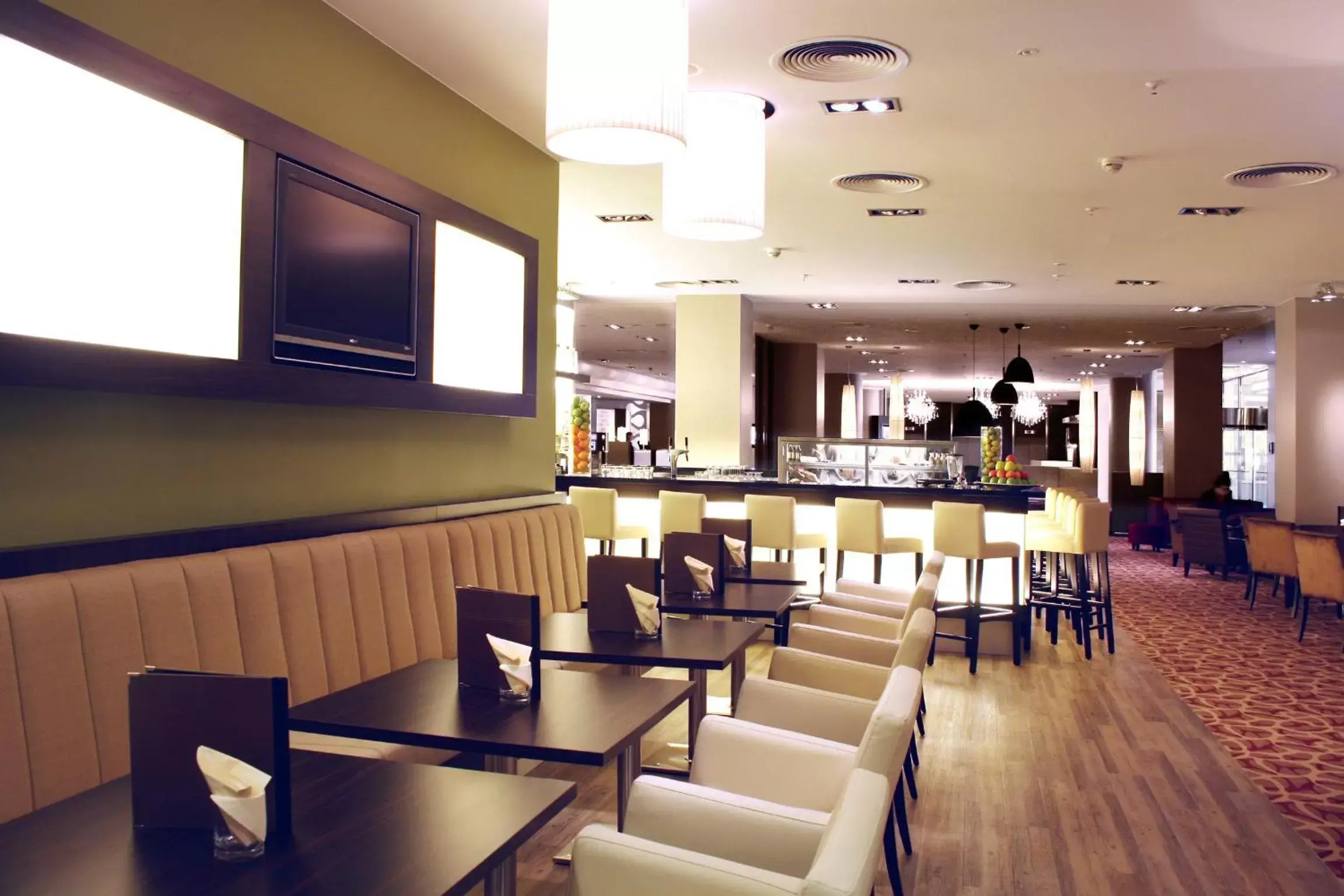 Lounge or bar, Restaurant/Places to Eat in Crowne Plaza Berlin City Centre Ku'damm, an IHG Hotel