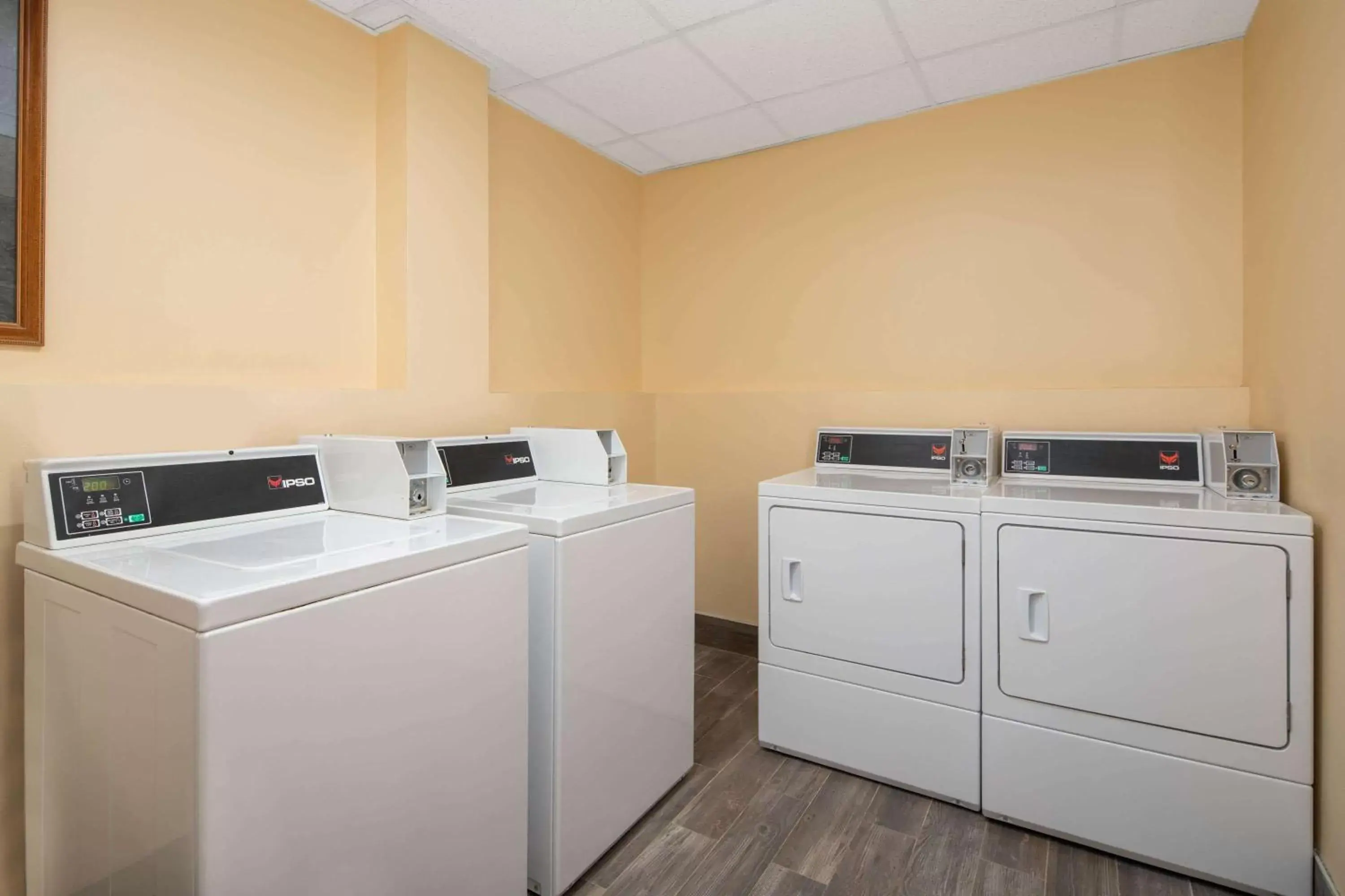 On site, Kitchen/Kitchenette in Microtel Inn & Suites by Wyndham Columbia Fort Jackson N