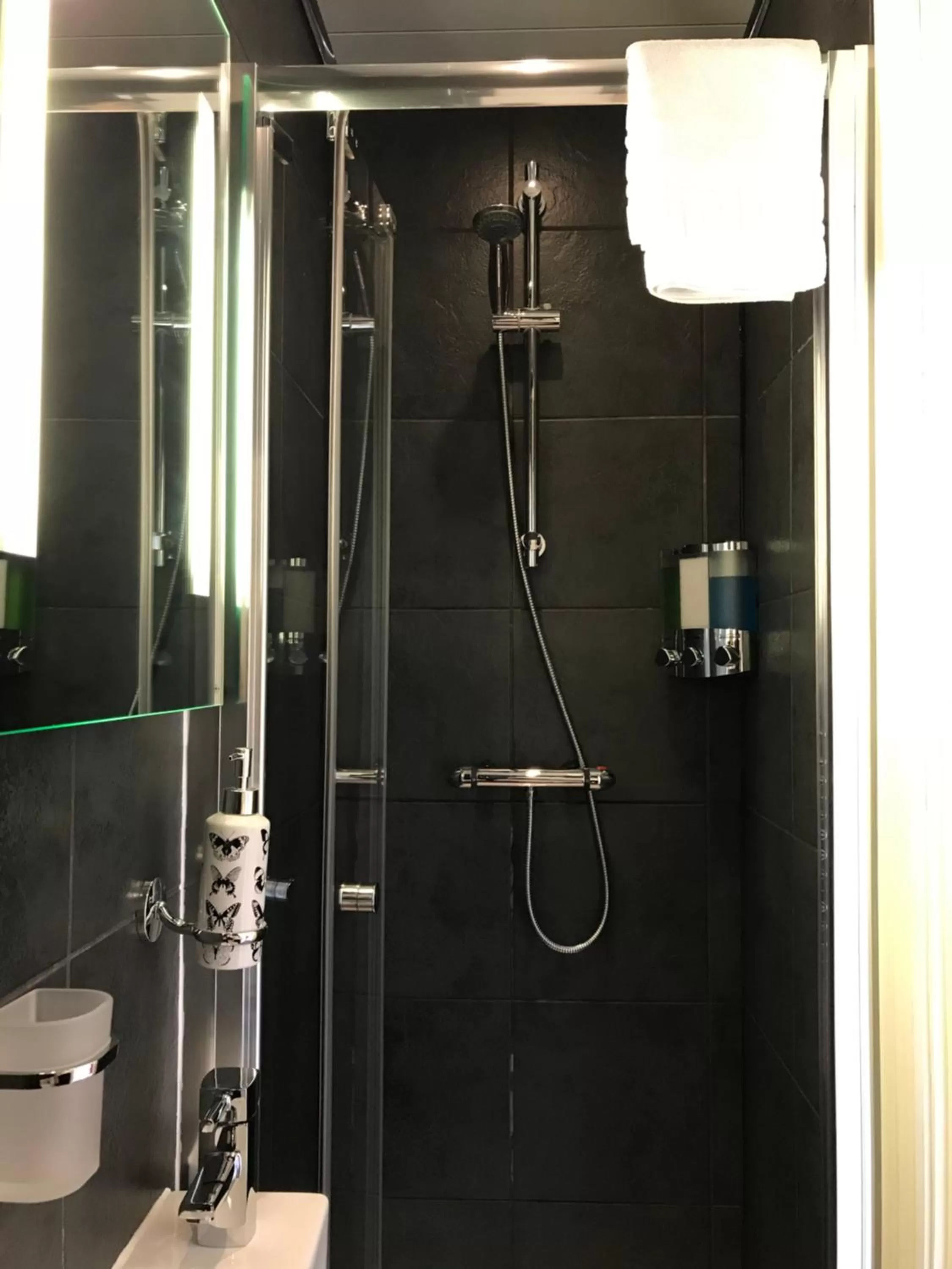 Shower in Cassandra Guest House