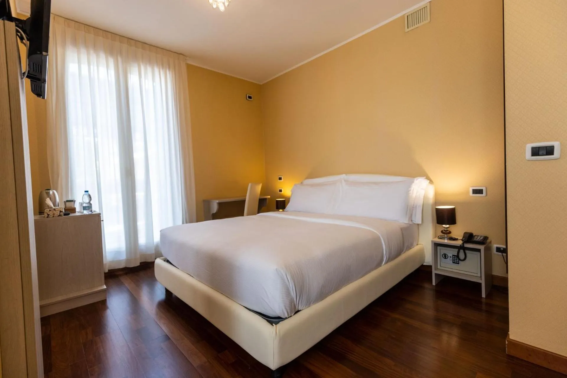 Photo of the whole room, Bed in Mefuta Hotel