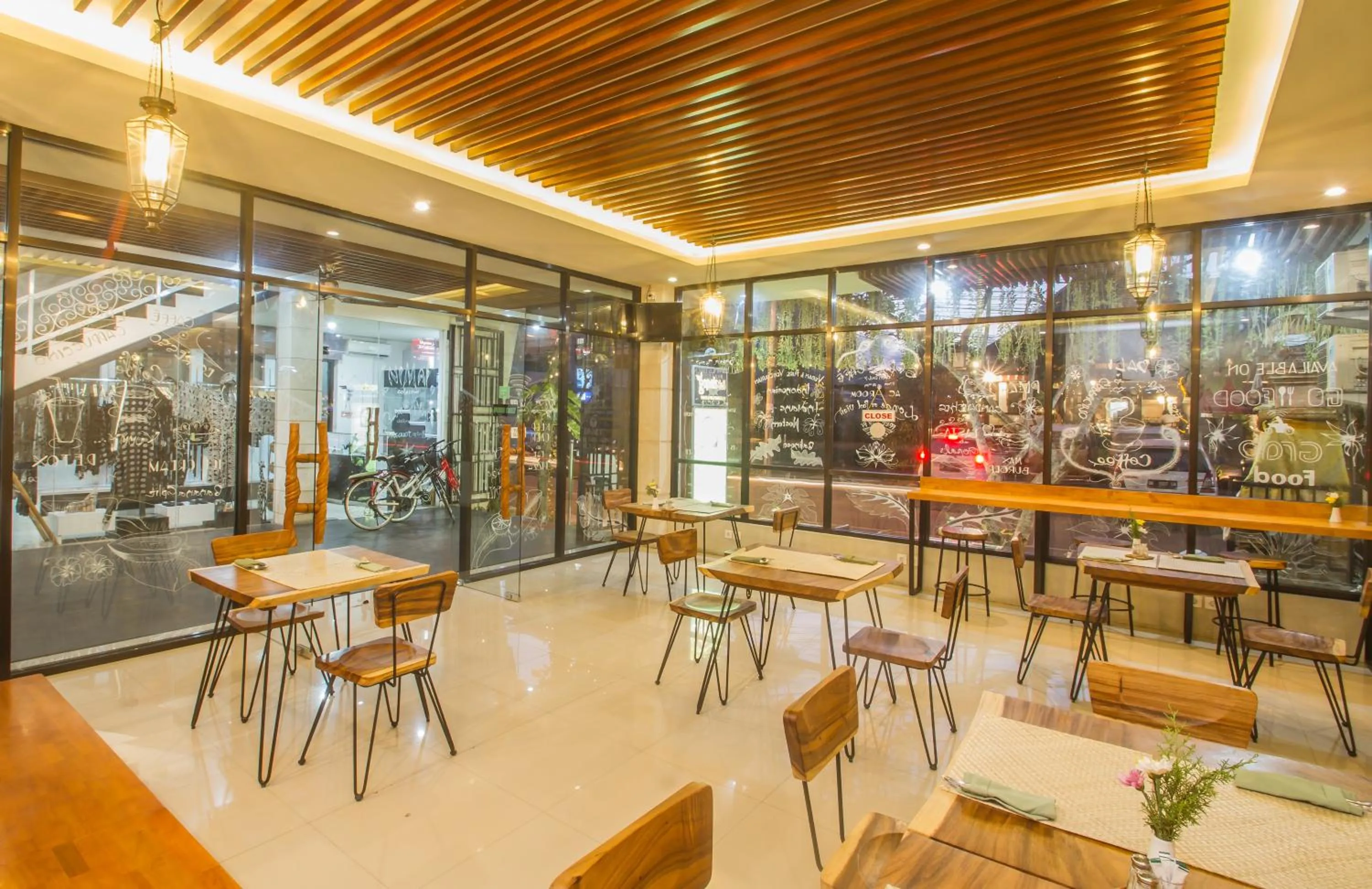 Restaurant/places to eat in Mahalaksmi Boutique Hotel