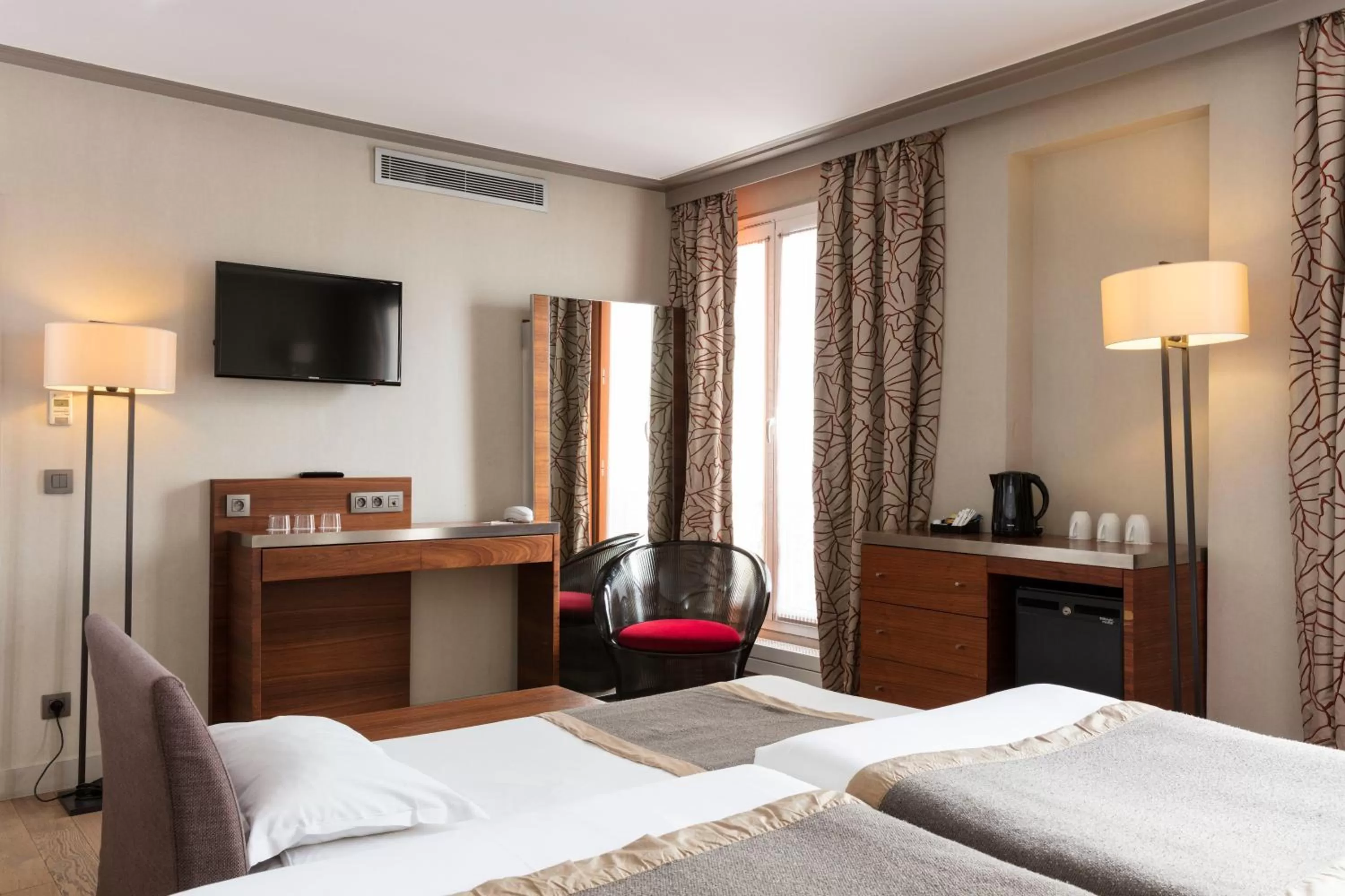 Bedroom, Bed in Hotel Berne Opera