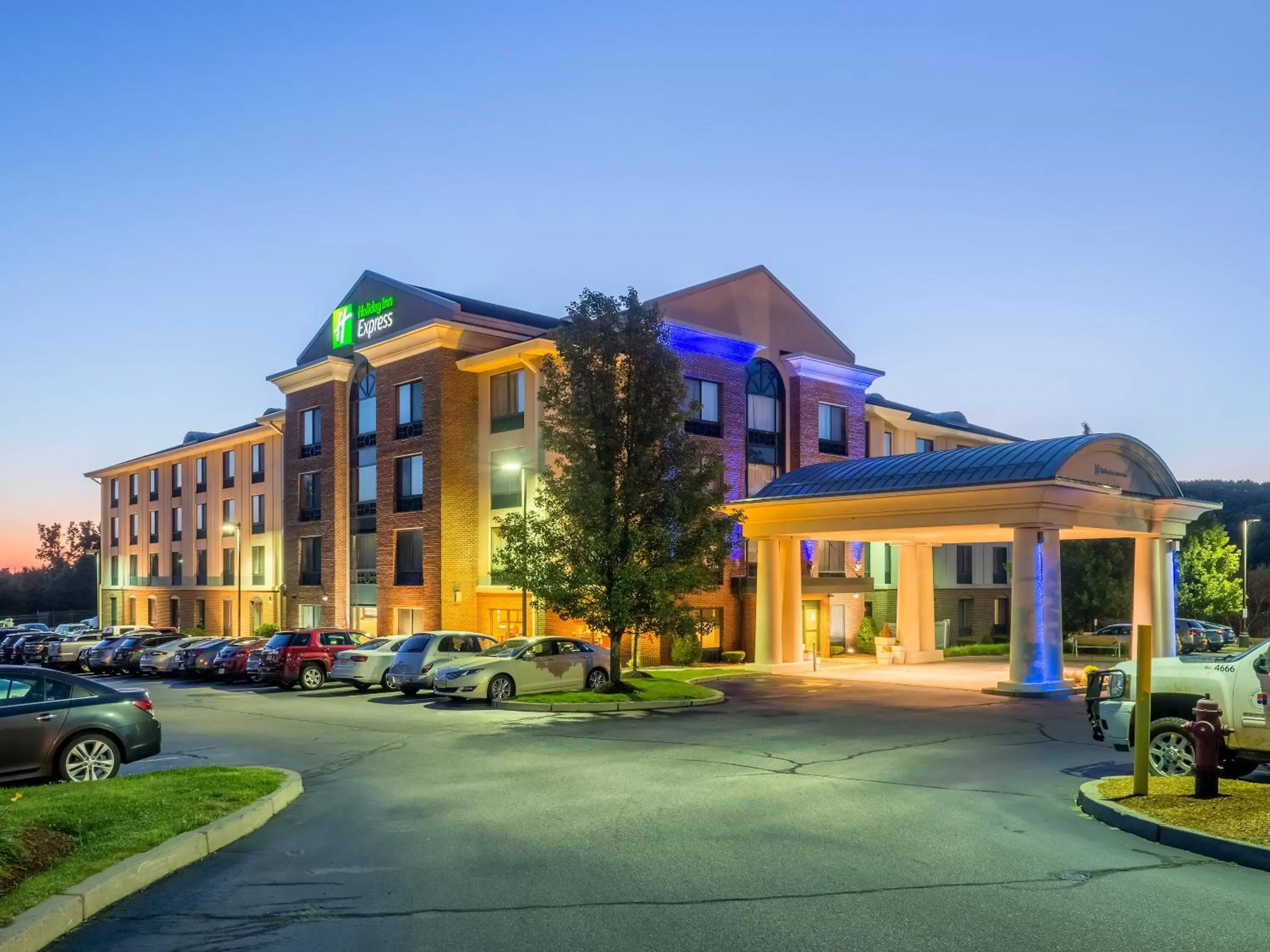Property Building in Holiday Inn Express Hotel & Suites Auburn, an IHG Hotel