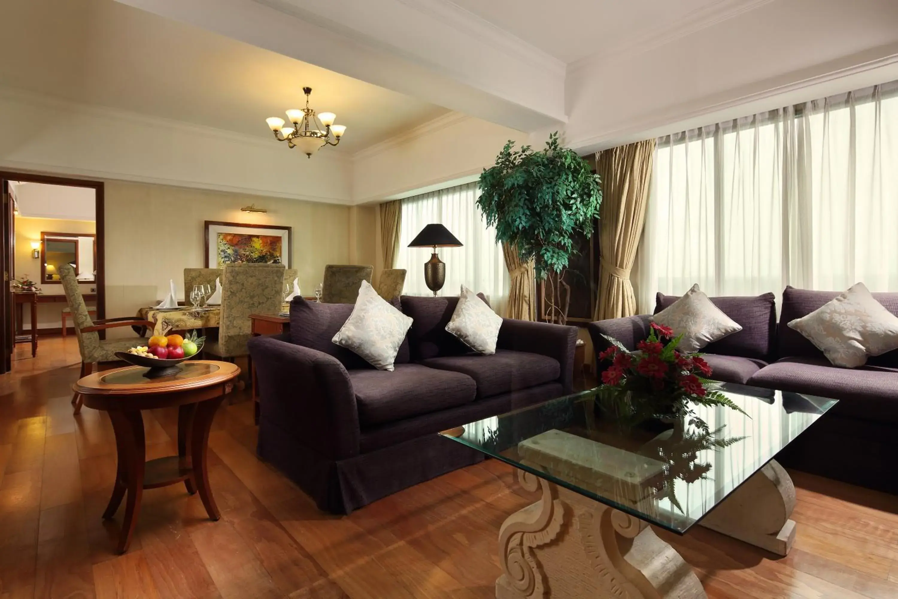 Photo of the whole room, Seating Area in Hotel Aryaduta Pekanbaru
