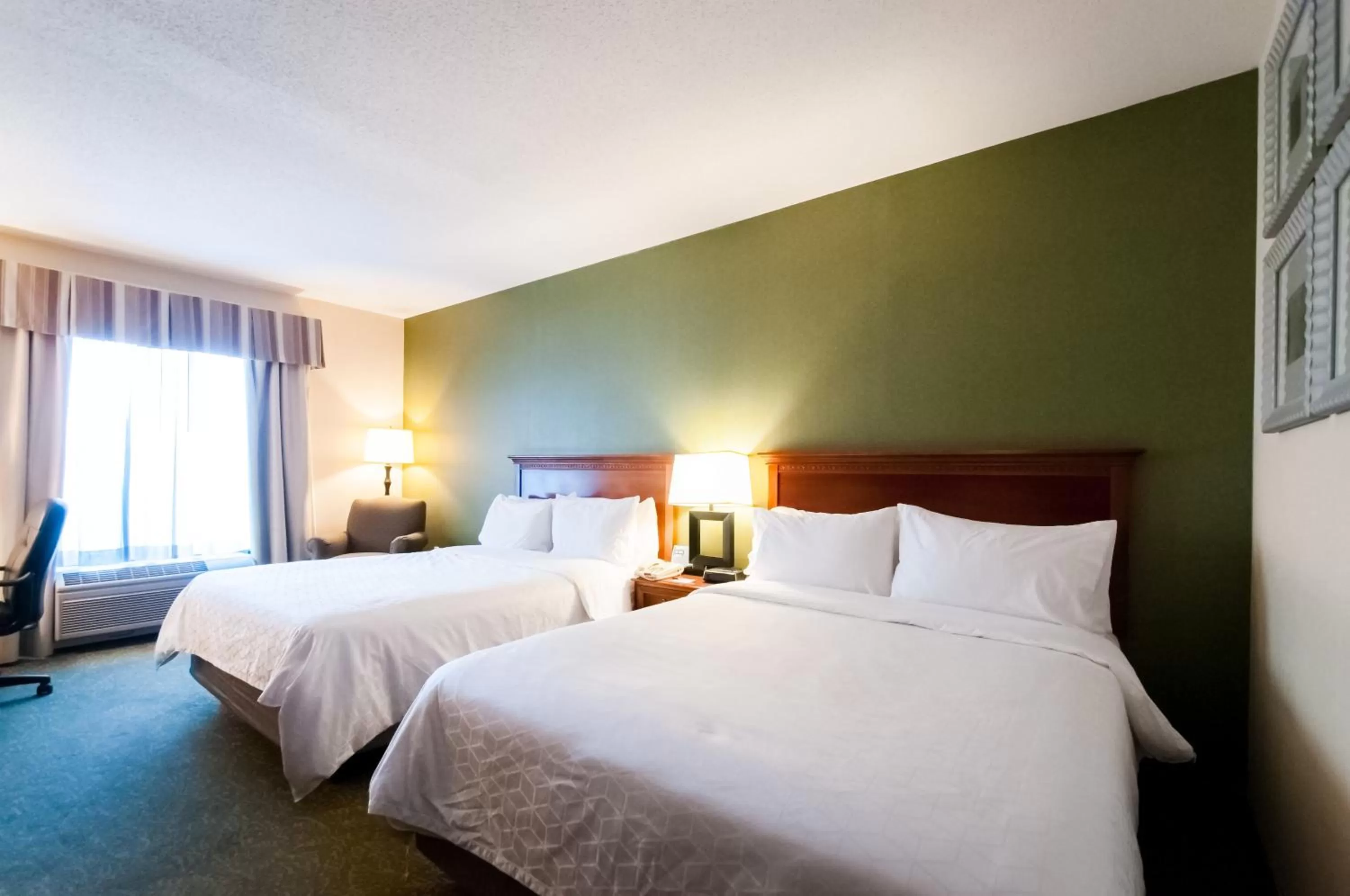 Queen Room with Two Queen Beds - Mobility Access Tub/Non-Smoking in Holiday Inn Express Hotel & Suites Hagerstown by IHG