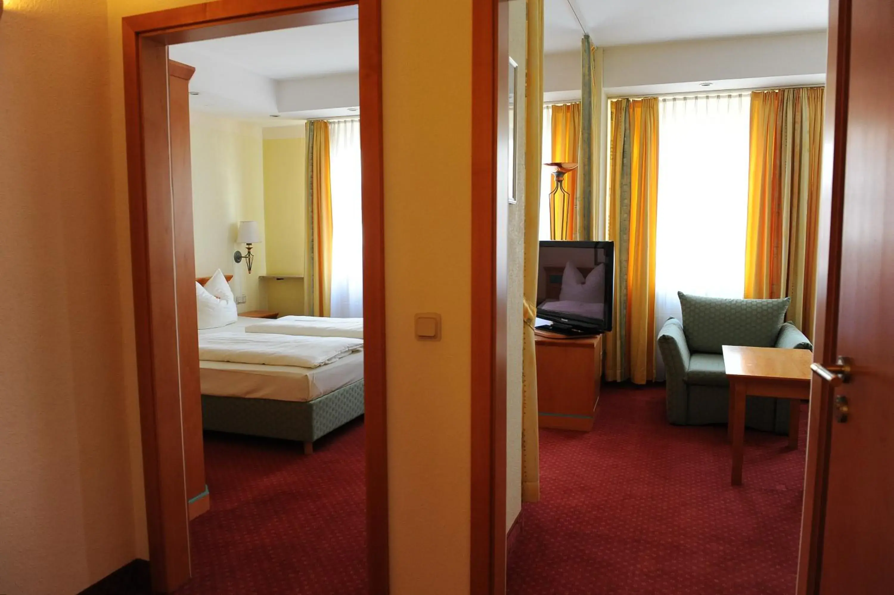 Photo of the whole room, Bed in Arkaden Hotel