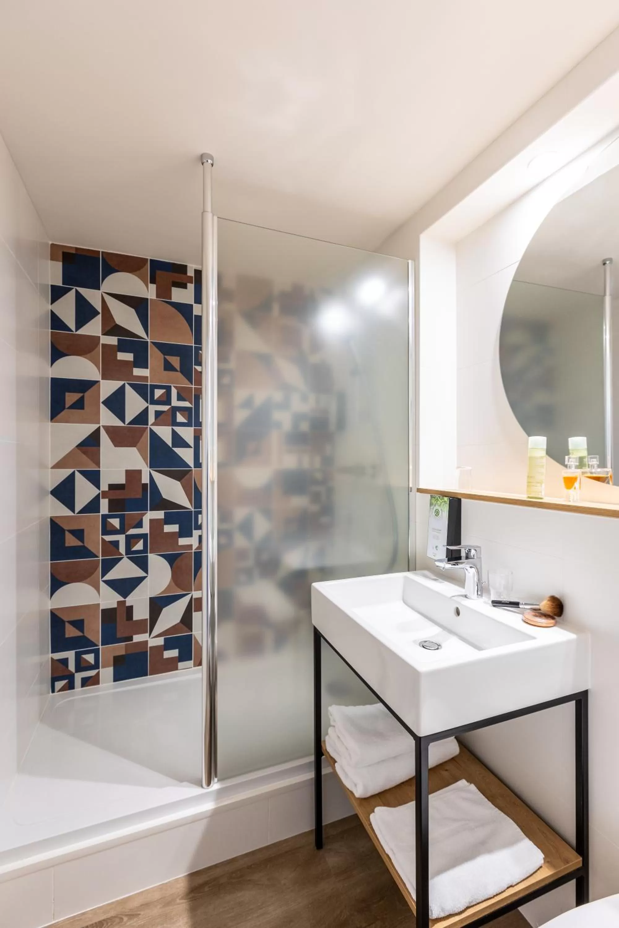 Shower in Campanile La Rochelle Nord - Puilboreau Chagnolet