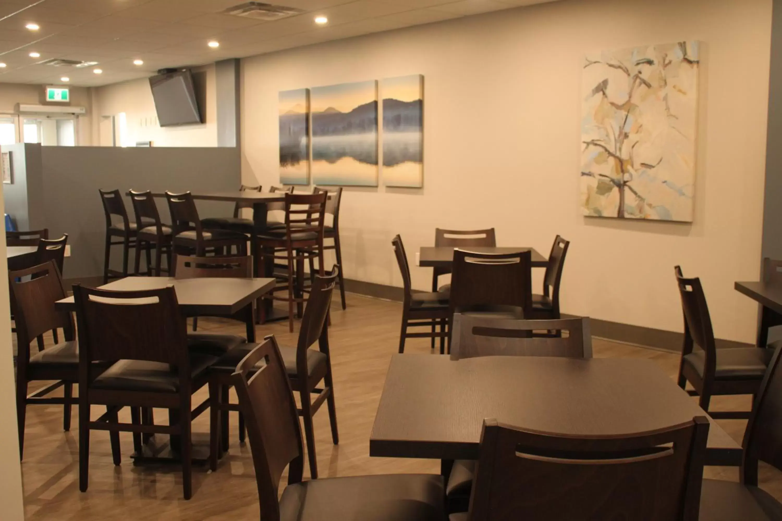 Dining area, Restaurant/Places to Eat in Howard Johnson by Wyndham Thunder Bay