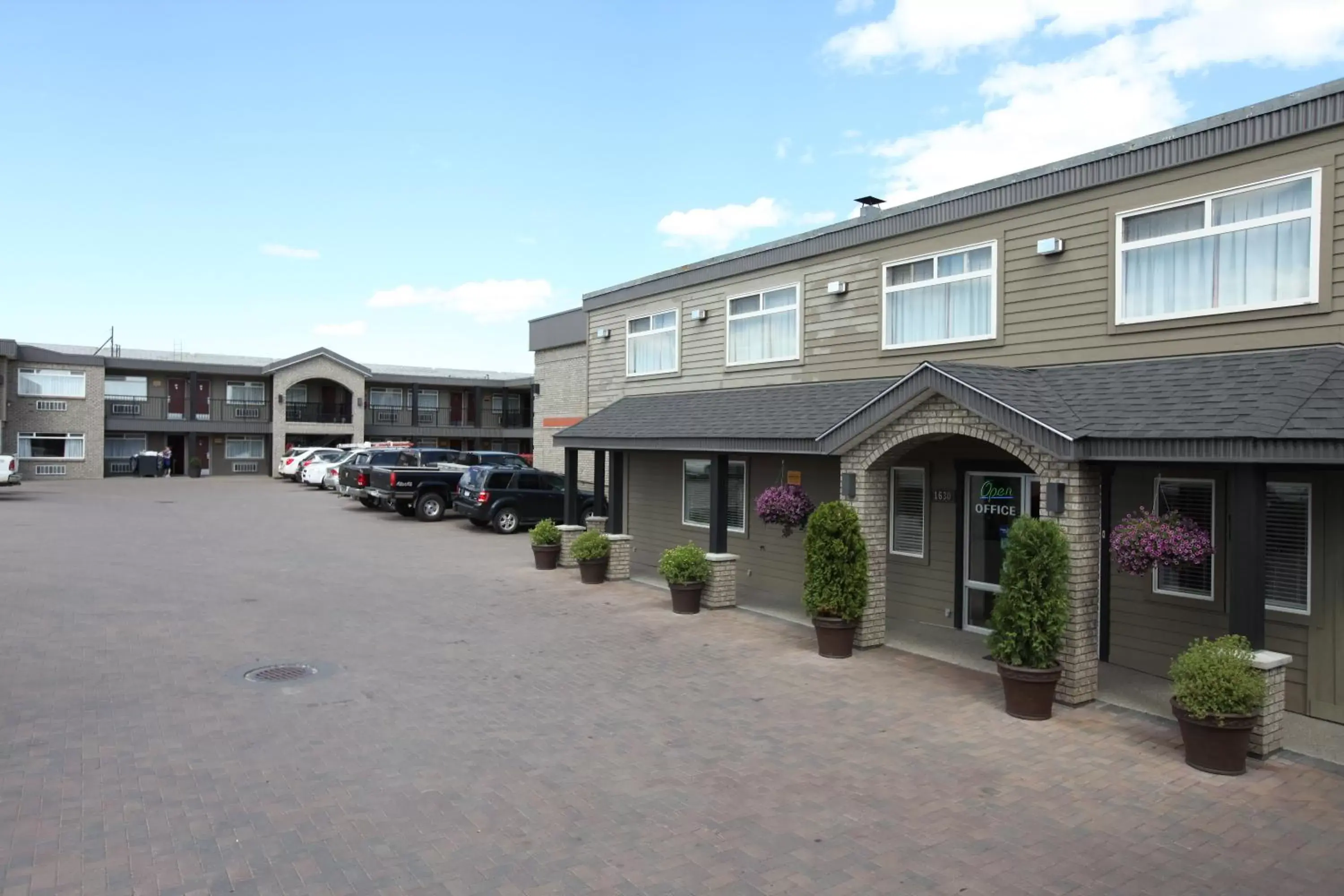 Facade/entrance, Property Building in Canadas Best Value Inn-Prince George