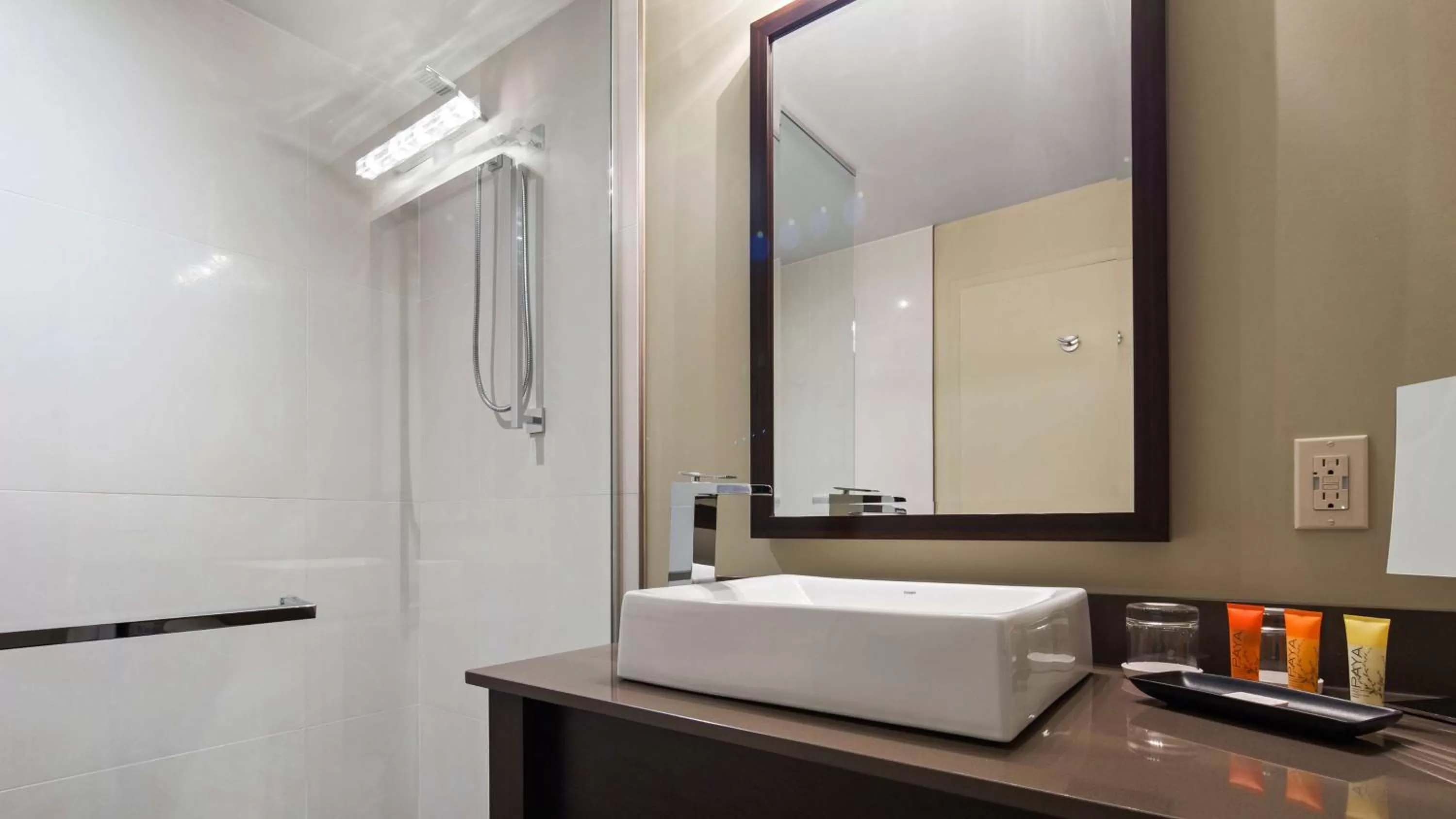 Photo of the whole room in Hotel Levesque