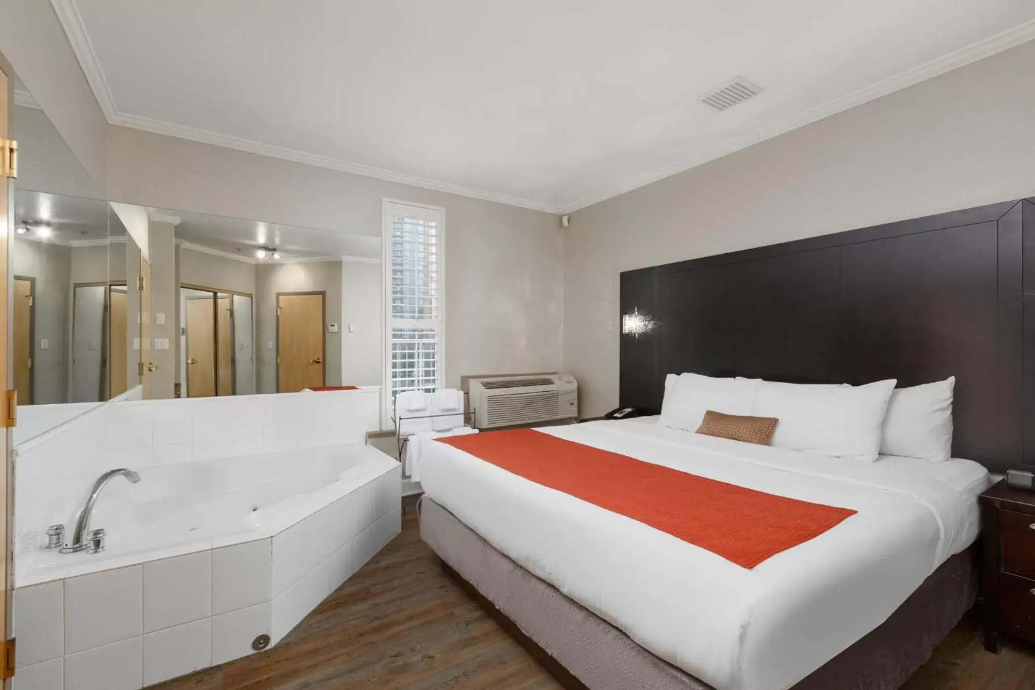 Bed in GEC Granville Suites Downtown
