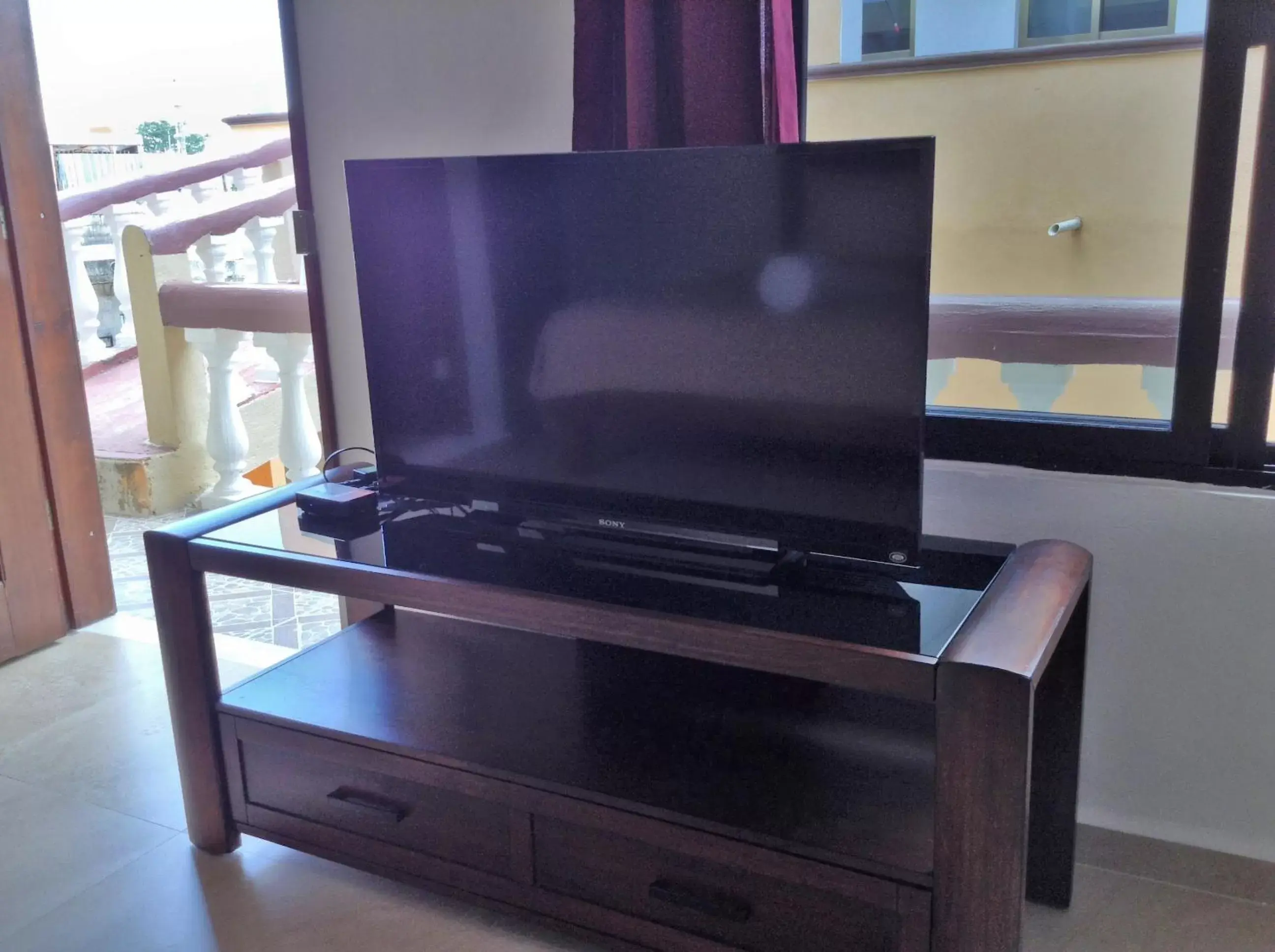 Day, TV/Entertainment Center in Posada Malix Pek