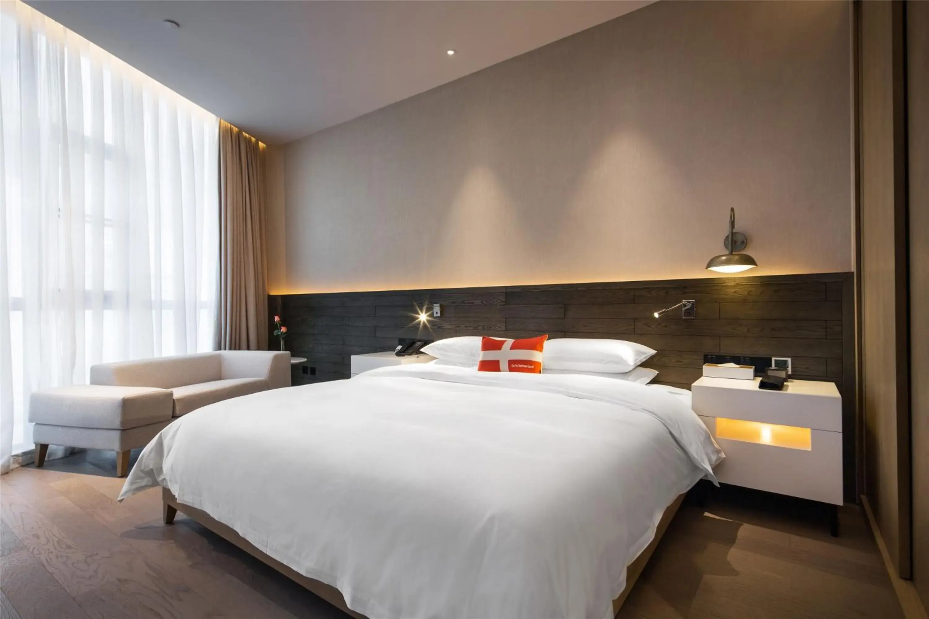 Bed in Swisstouches Guangzhou Hotel Residences