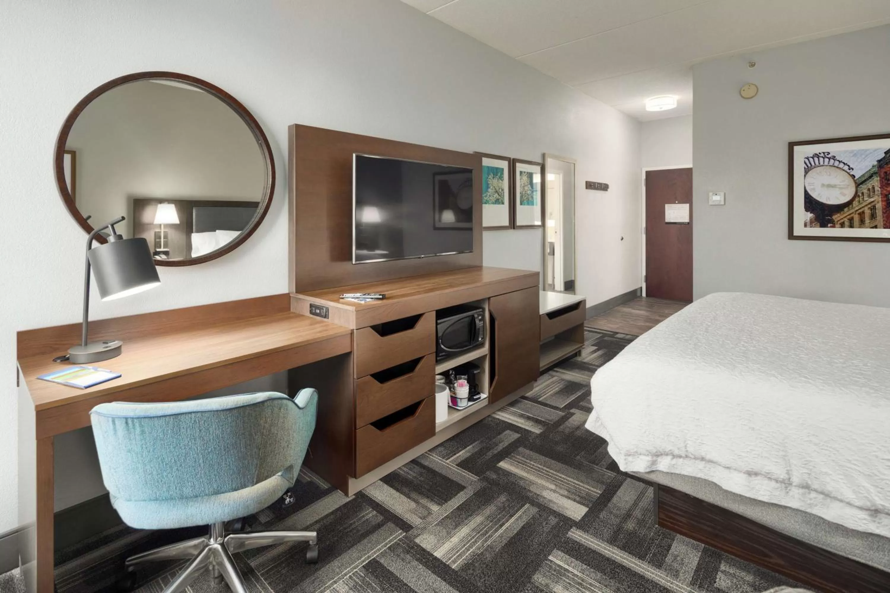 Bedroom, Bed in Hampton Inn Louisville Northeast