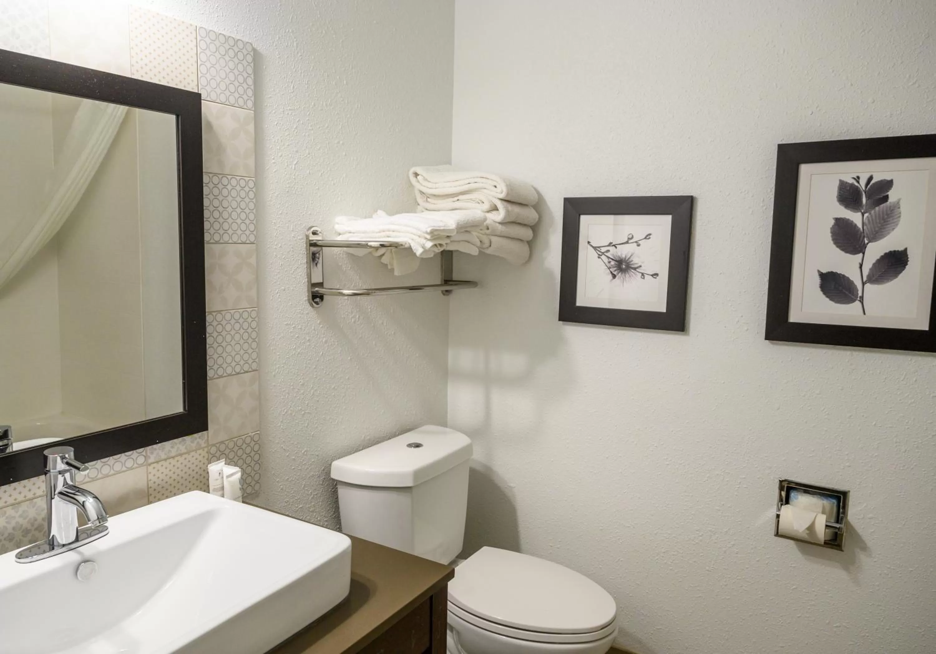 Toilet in Country Inn & Suites by Radisson, Greenfield, IN