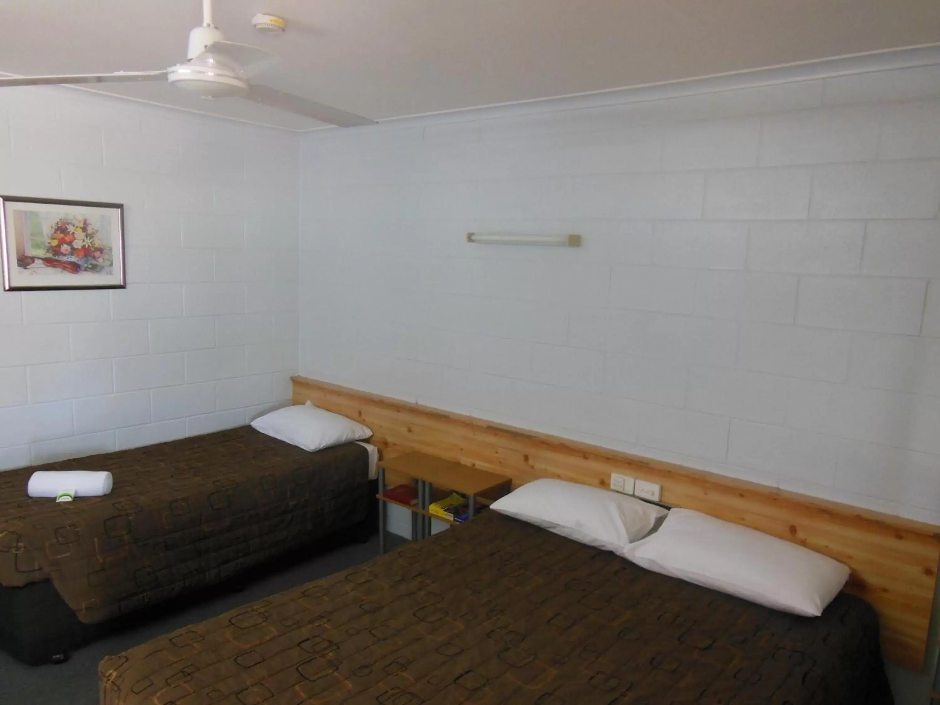 Bedroom, Bed in Country Road Motel