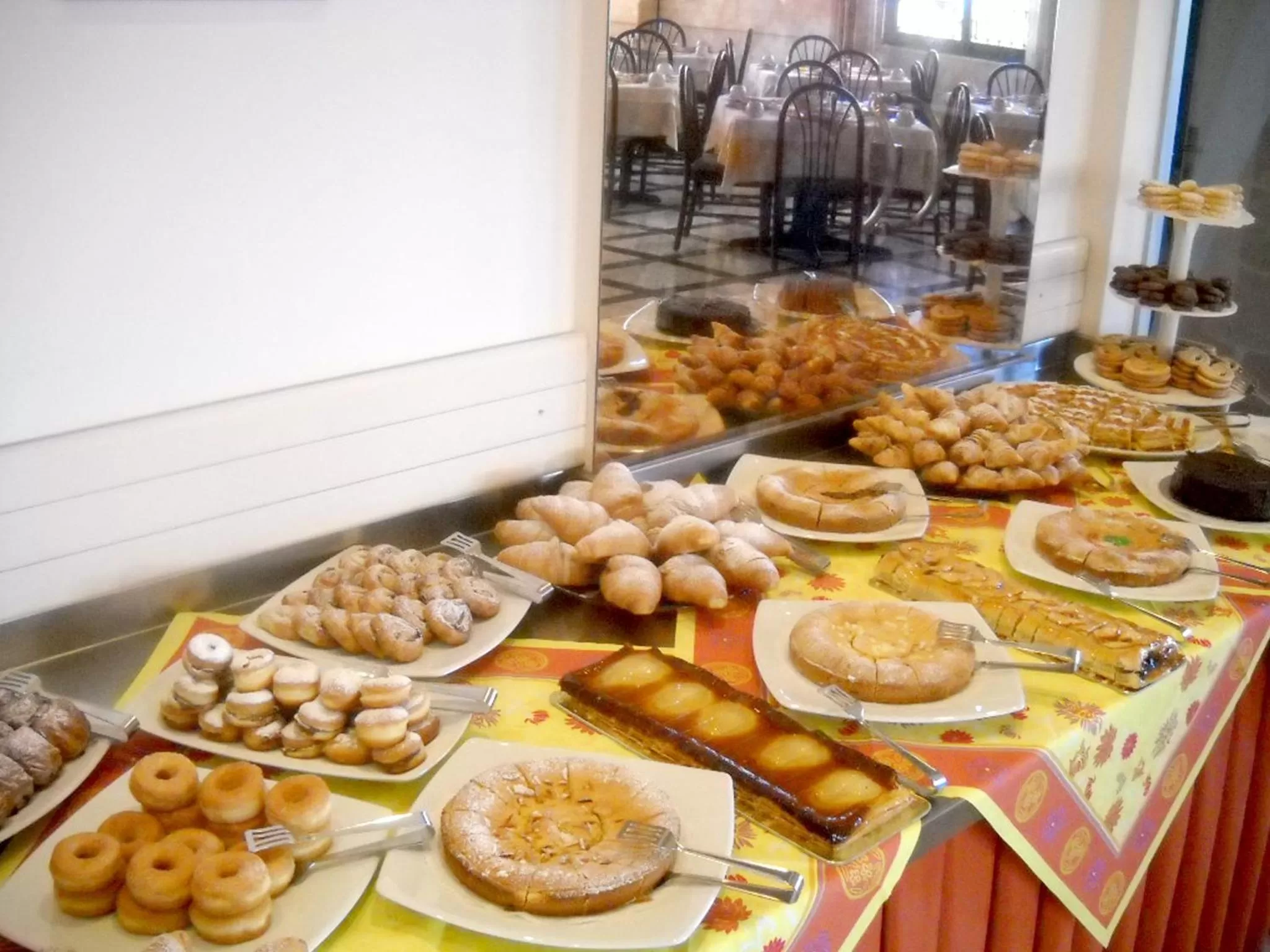 Restaurant/places to eat in Hotel Cobalto