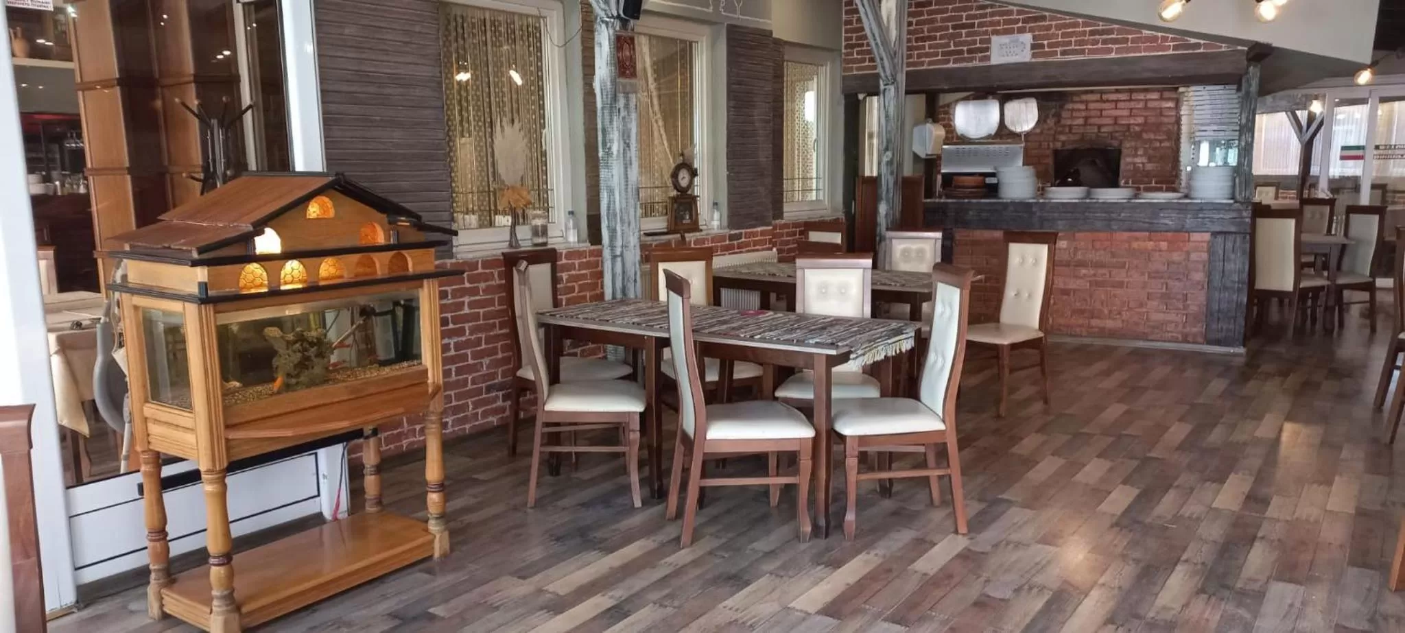 Restaurant/places to eat in Hotel Roma