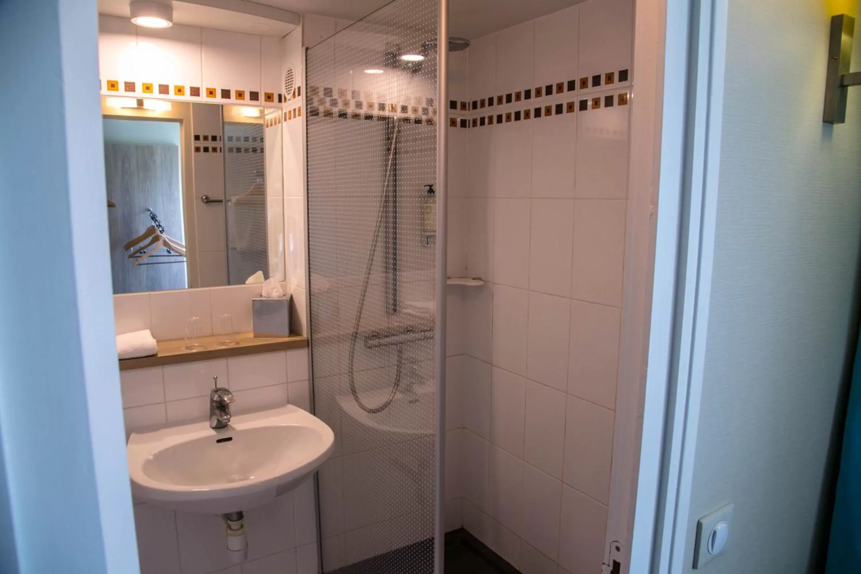 Shower, Bathroom in Best Western Amarys Rambouillet
