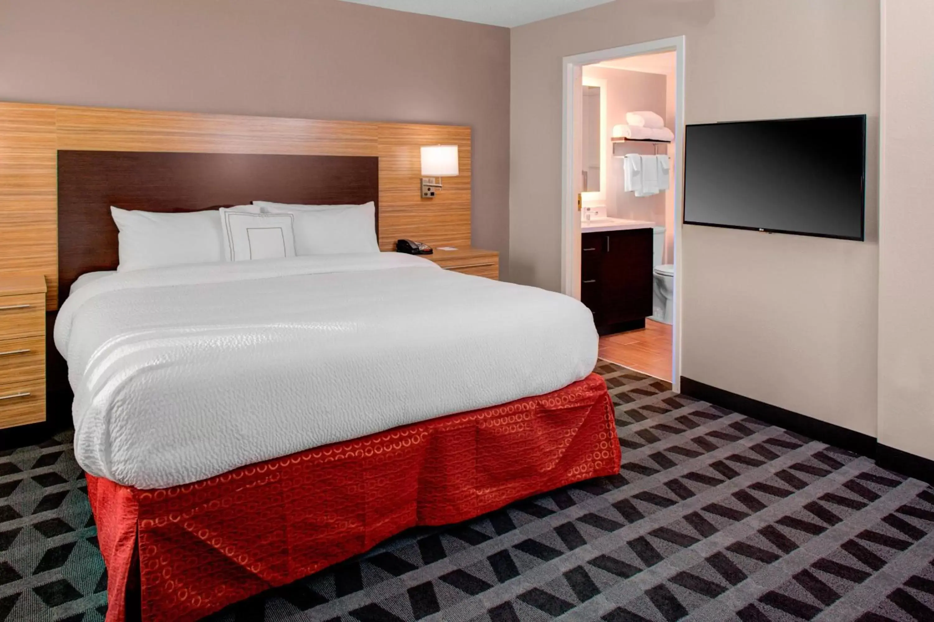 Photo of the whole room, Bed in TownePlace Suites by Marriott Parkersburg