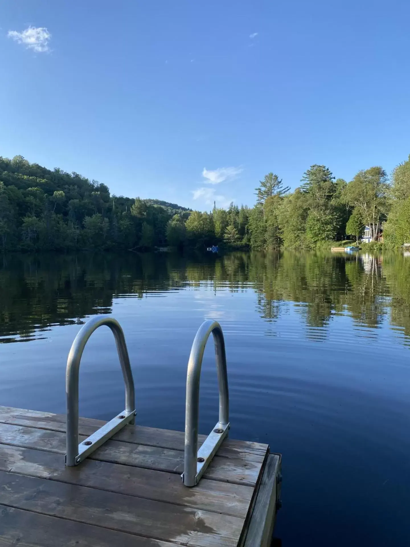 Natural landscape, Lake View in Hotel Le Petit Lac Sainte-Adèle