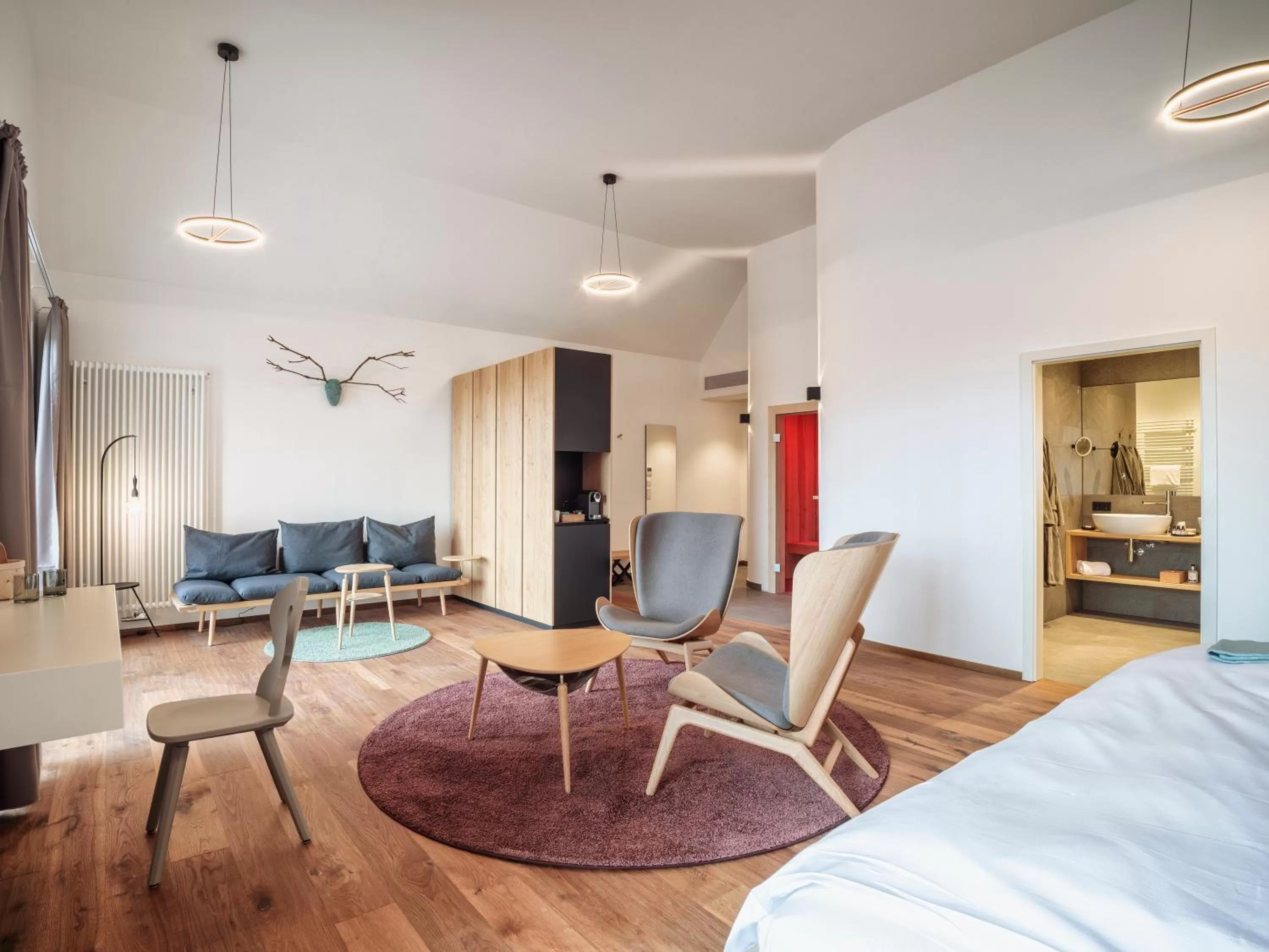 Seating area, Bed in Romantik Hotel Hirschen