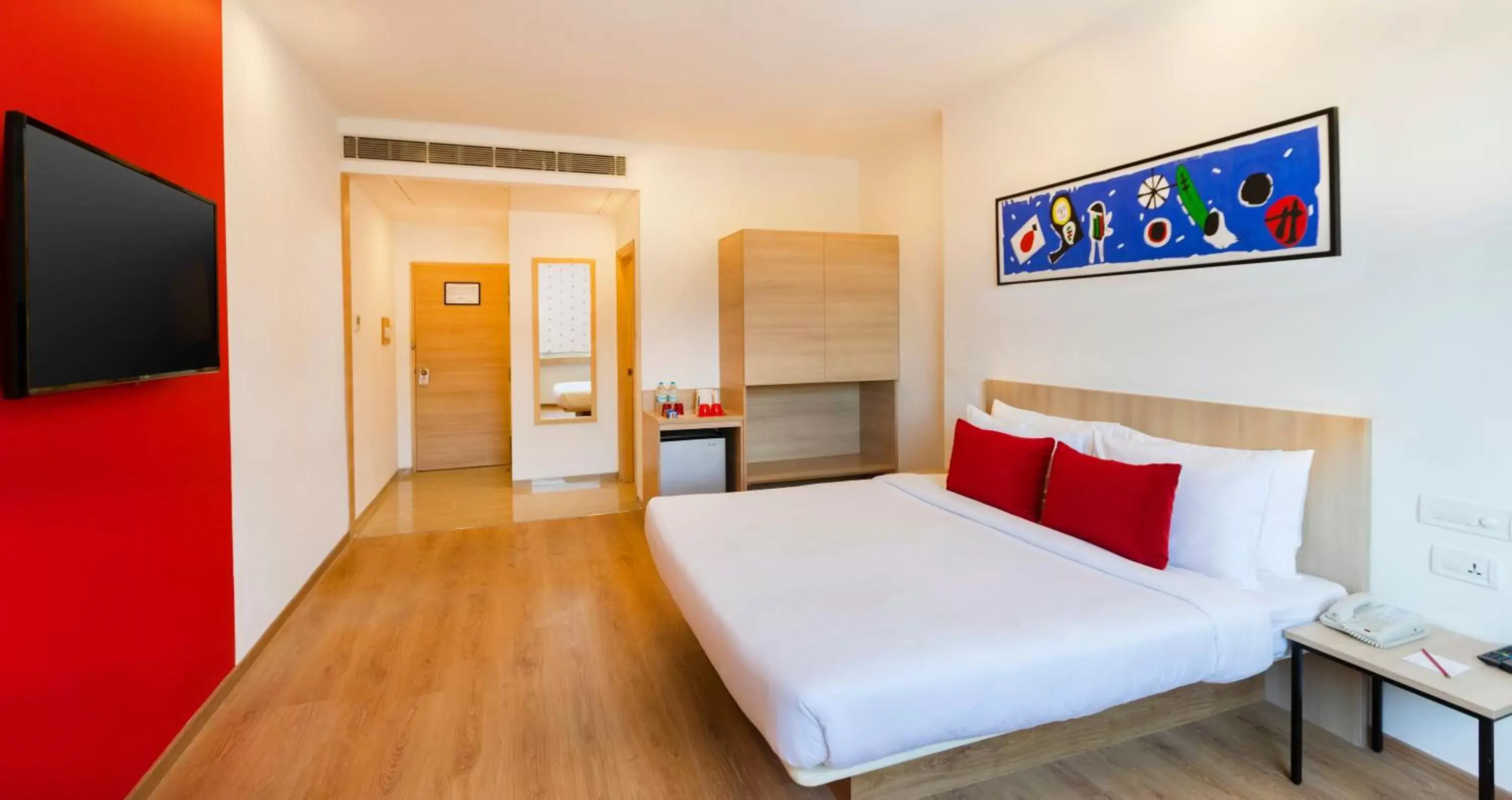 Bedroom, Bed in Red Fox Hotel Dehradun