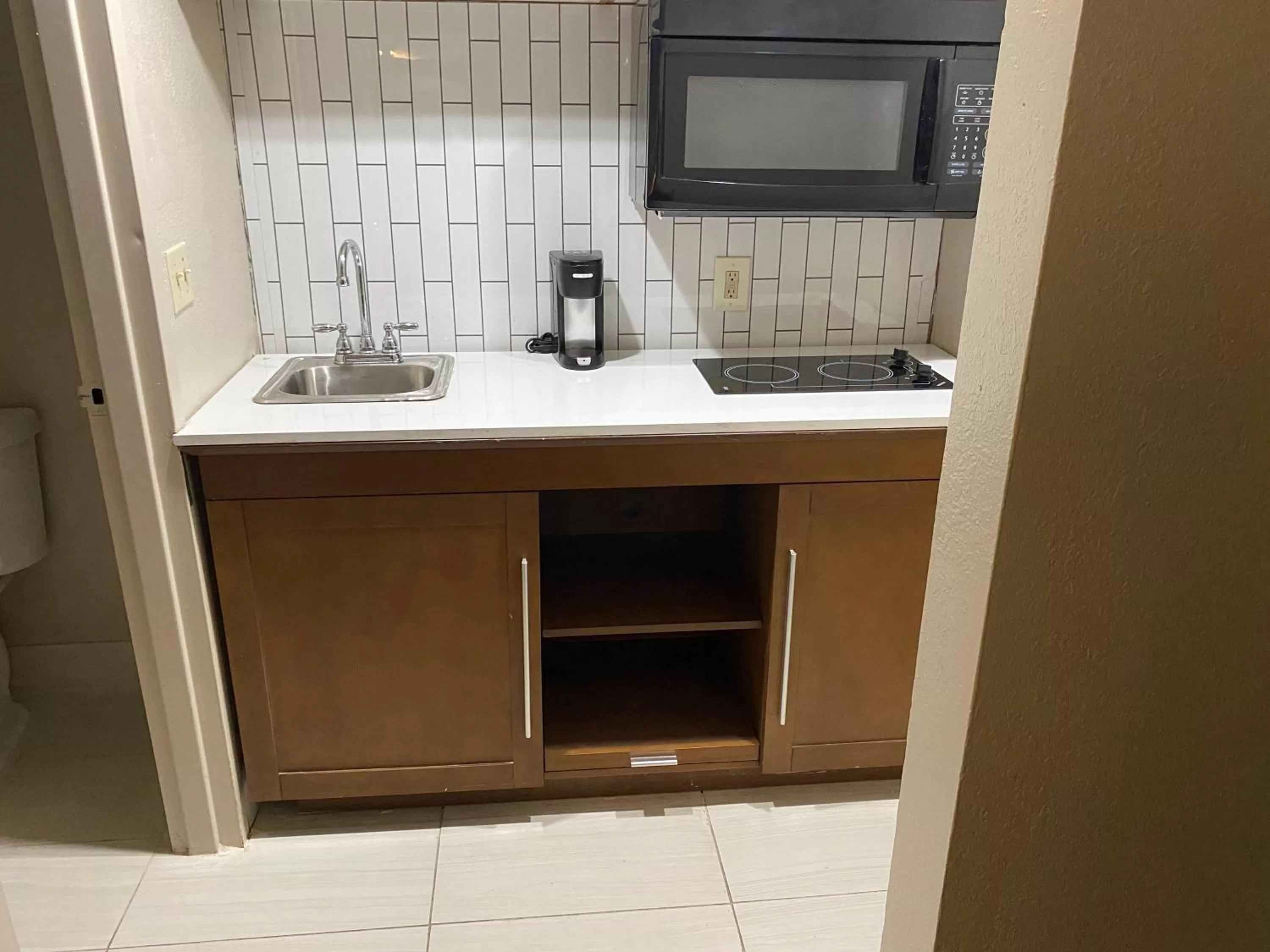 Kitchen or kitchenette in Baymont Inn by Wyndham Odessa University Area