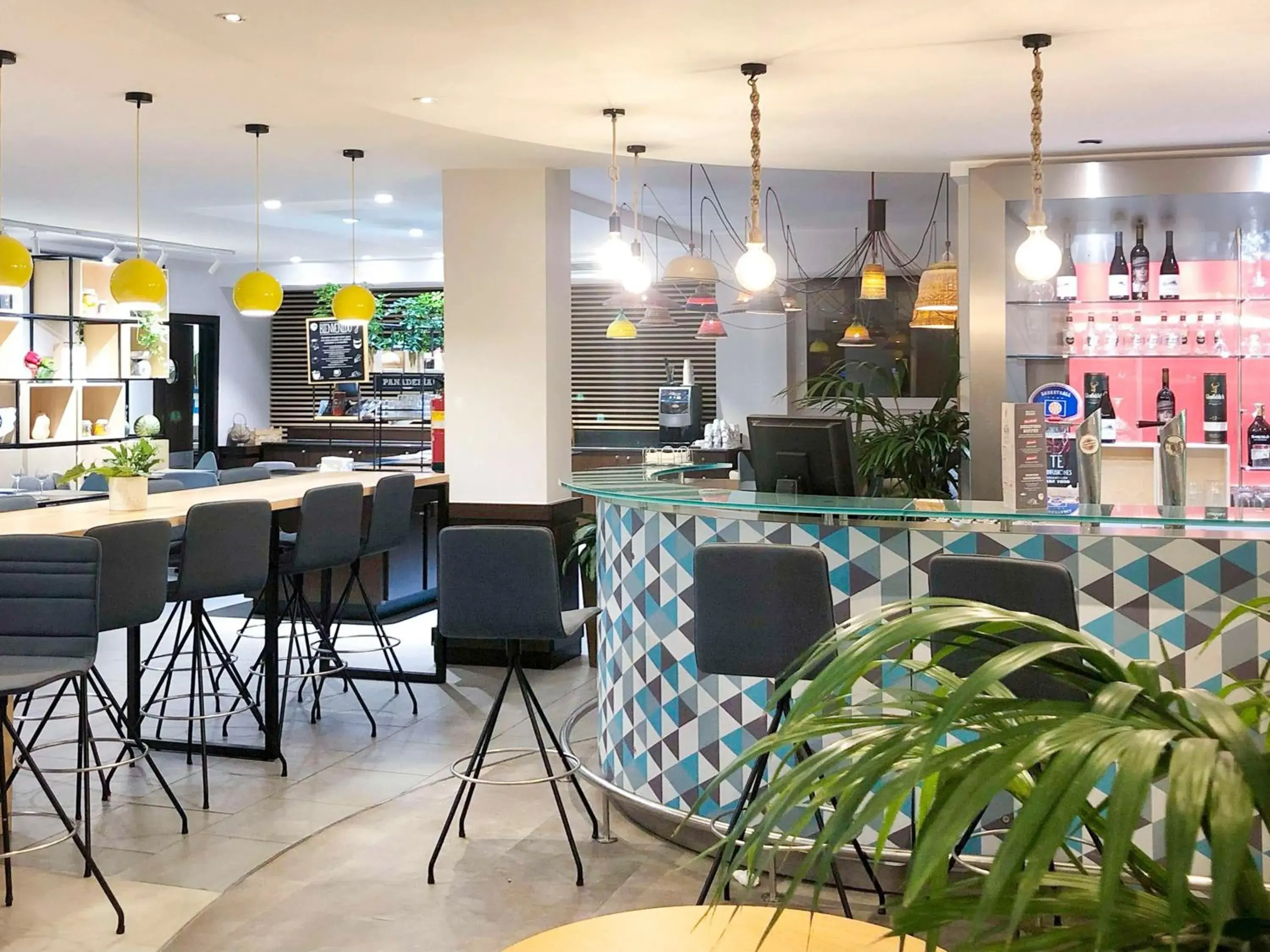 Lounge or bar, Restaurant/Places to Eat in Ibis Madrid Calle Alcala