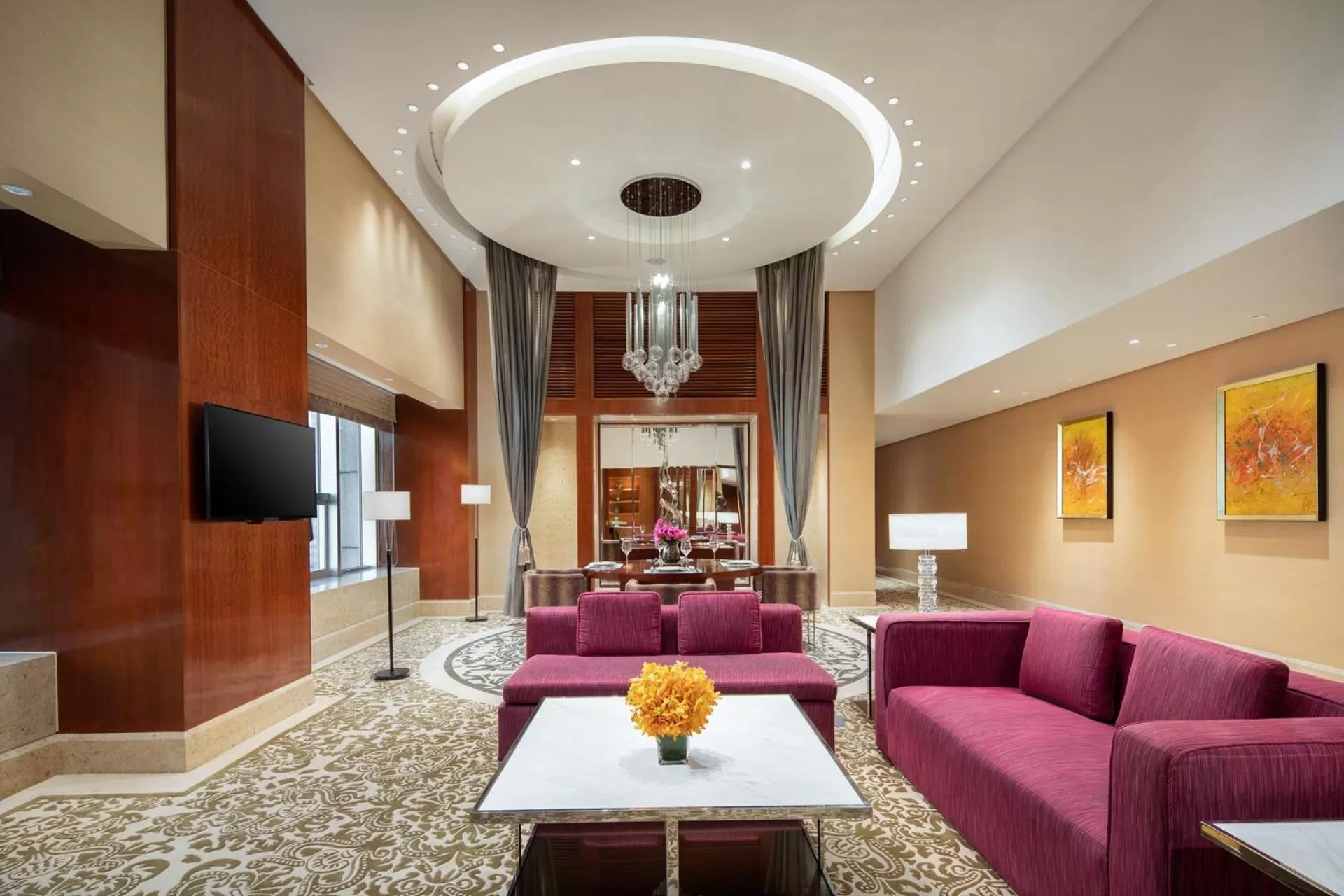 Living room in Crowne Plaza Shenzhen Futian, Near to Shenzhen Convention&Exhibition Centre, Shenzhen Stock Exchange and Shenzhen Civic Center, Outdoor Heated Pool