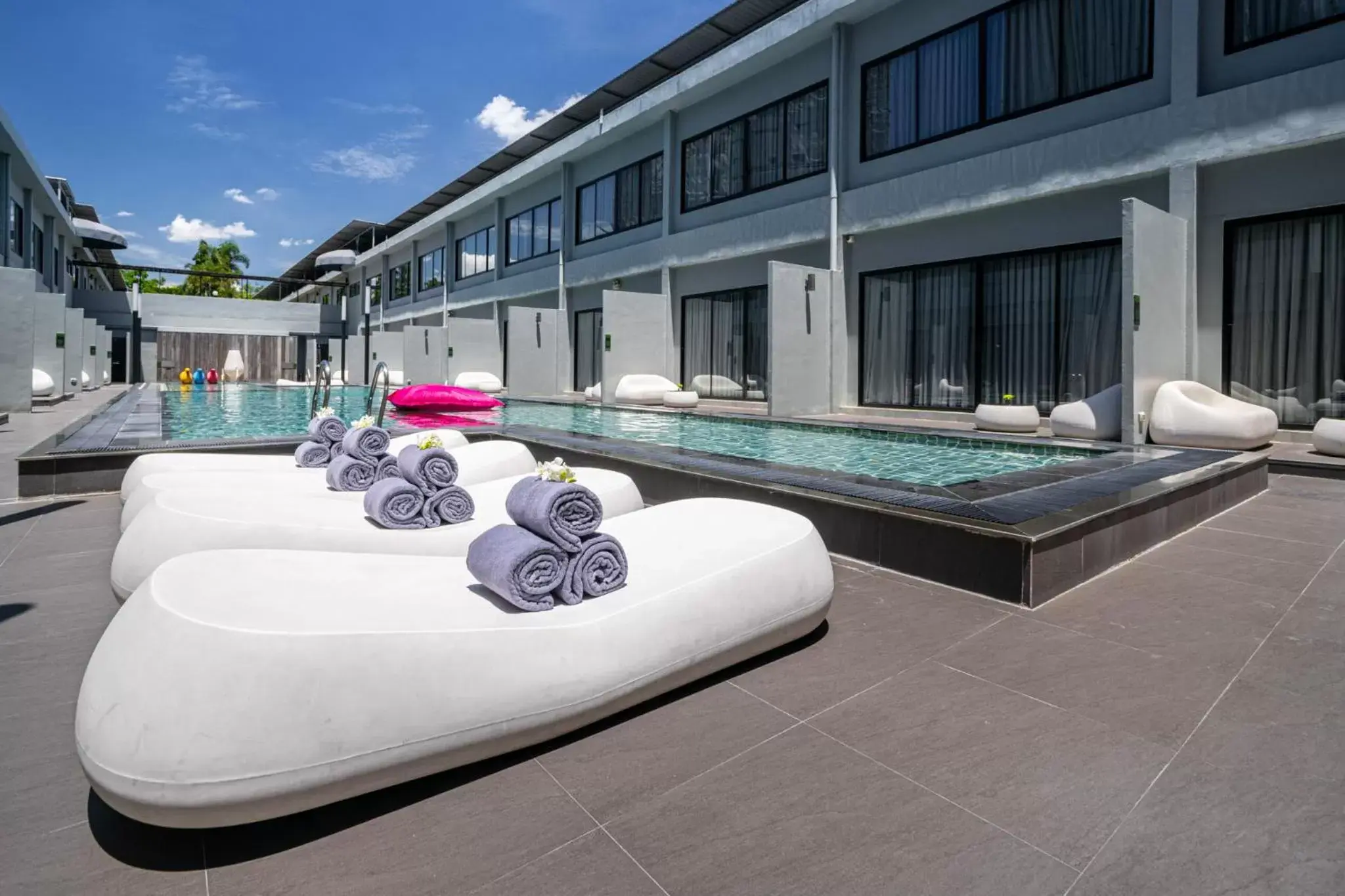 Property building in S Ratchada Leisure Hotel - SHA PLUS Property building in S Ratchada Leisure Hotel - SHA PLUS