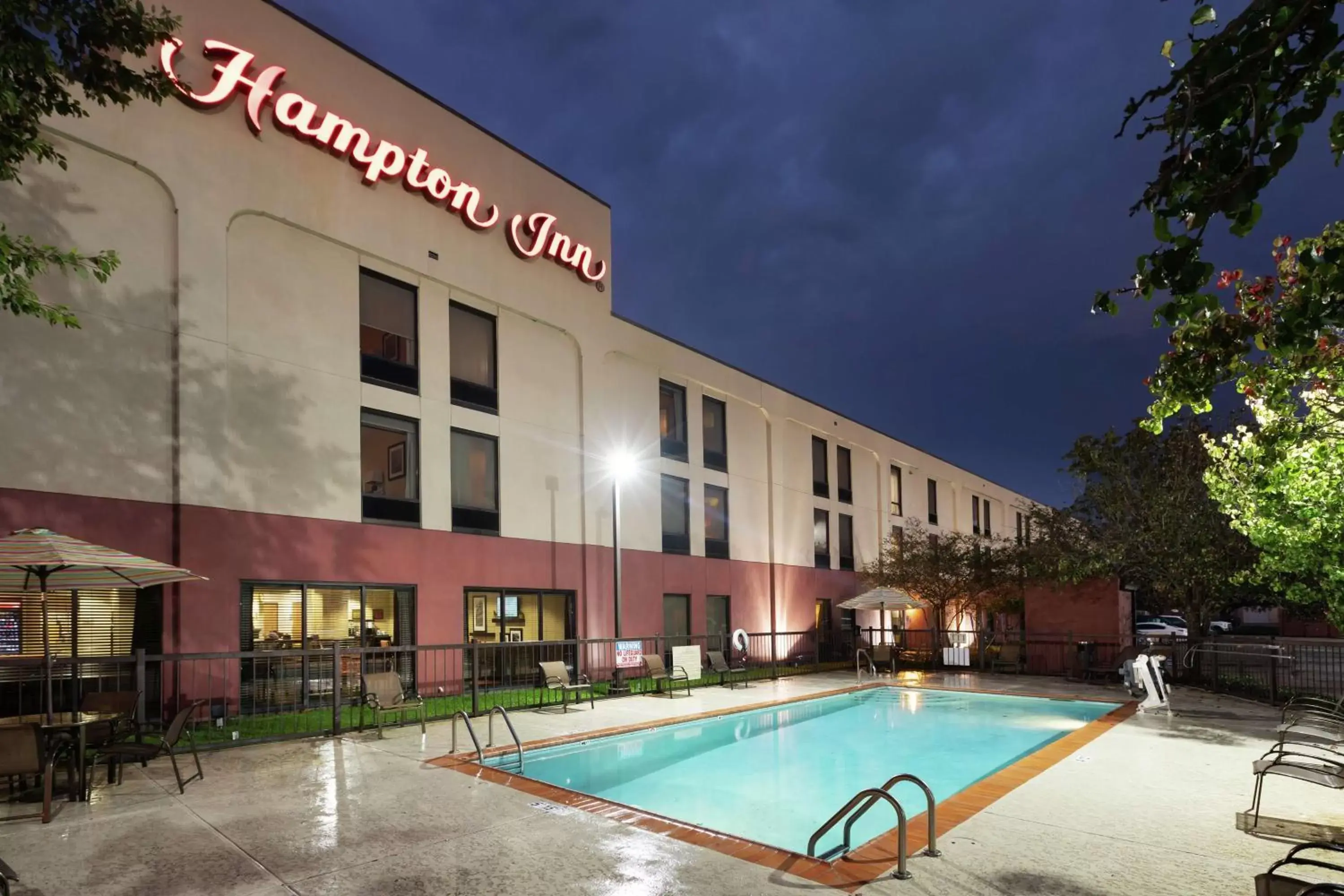 Swimming pool, Property Building in Hampton Inn Houma