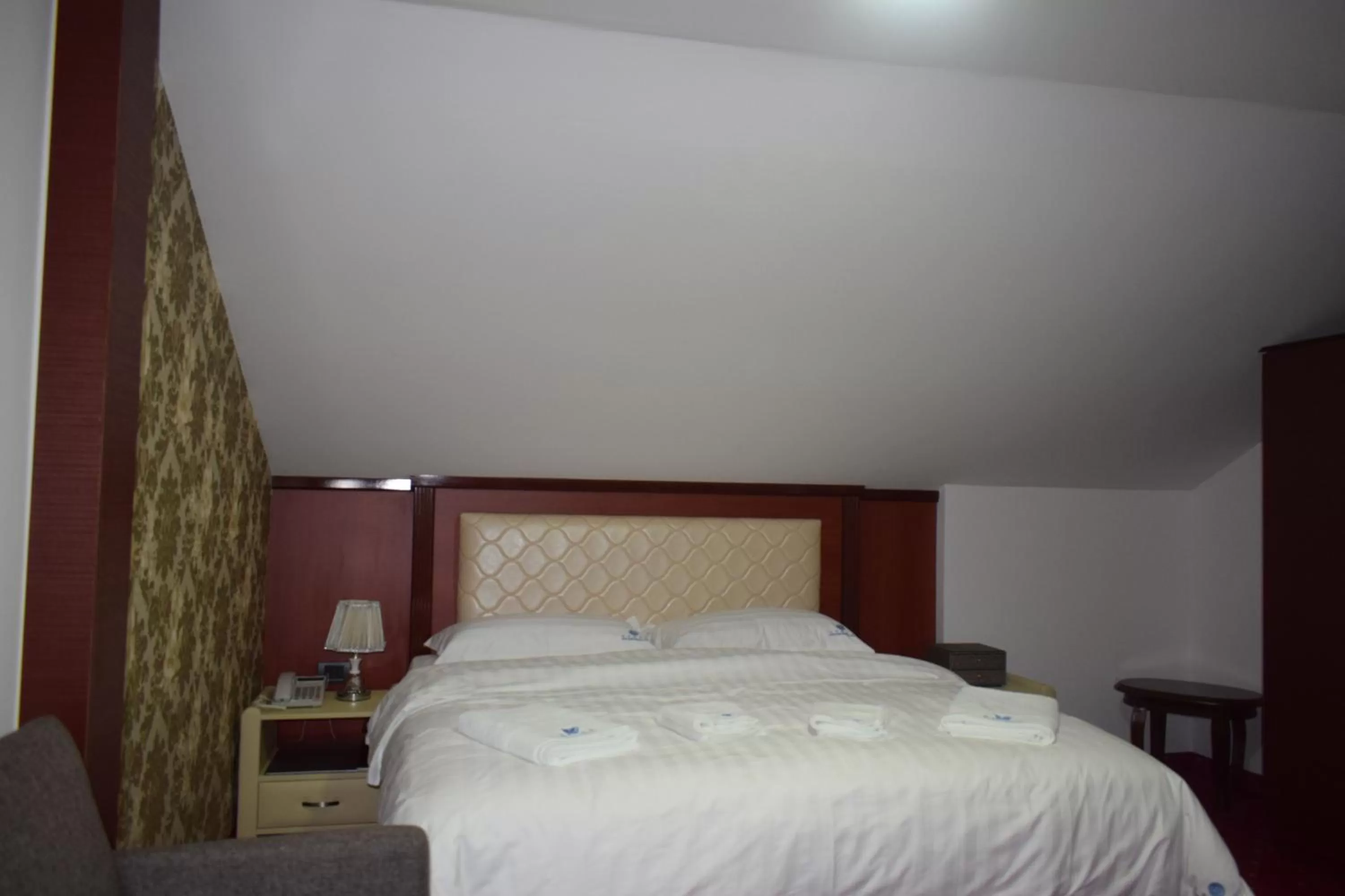 Photo of the whole room, Bed in Petriti & Spa