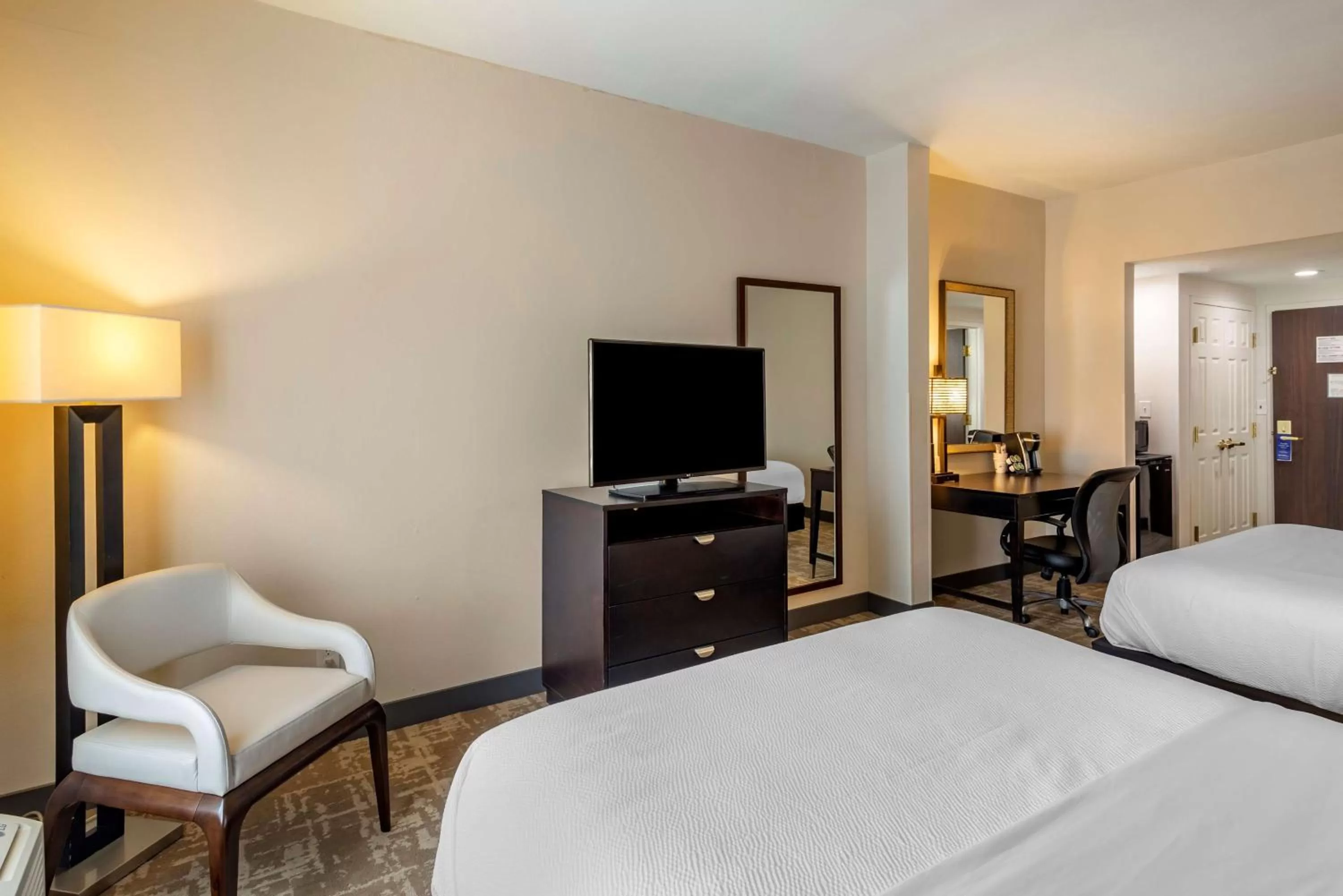 Bedroom, Bed in Best Western Plus Dalton Inn