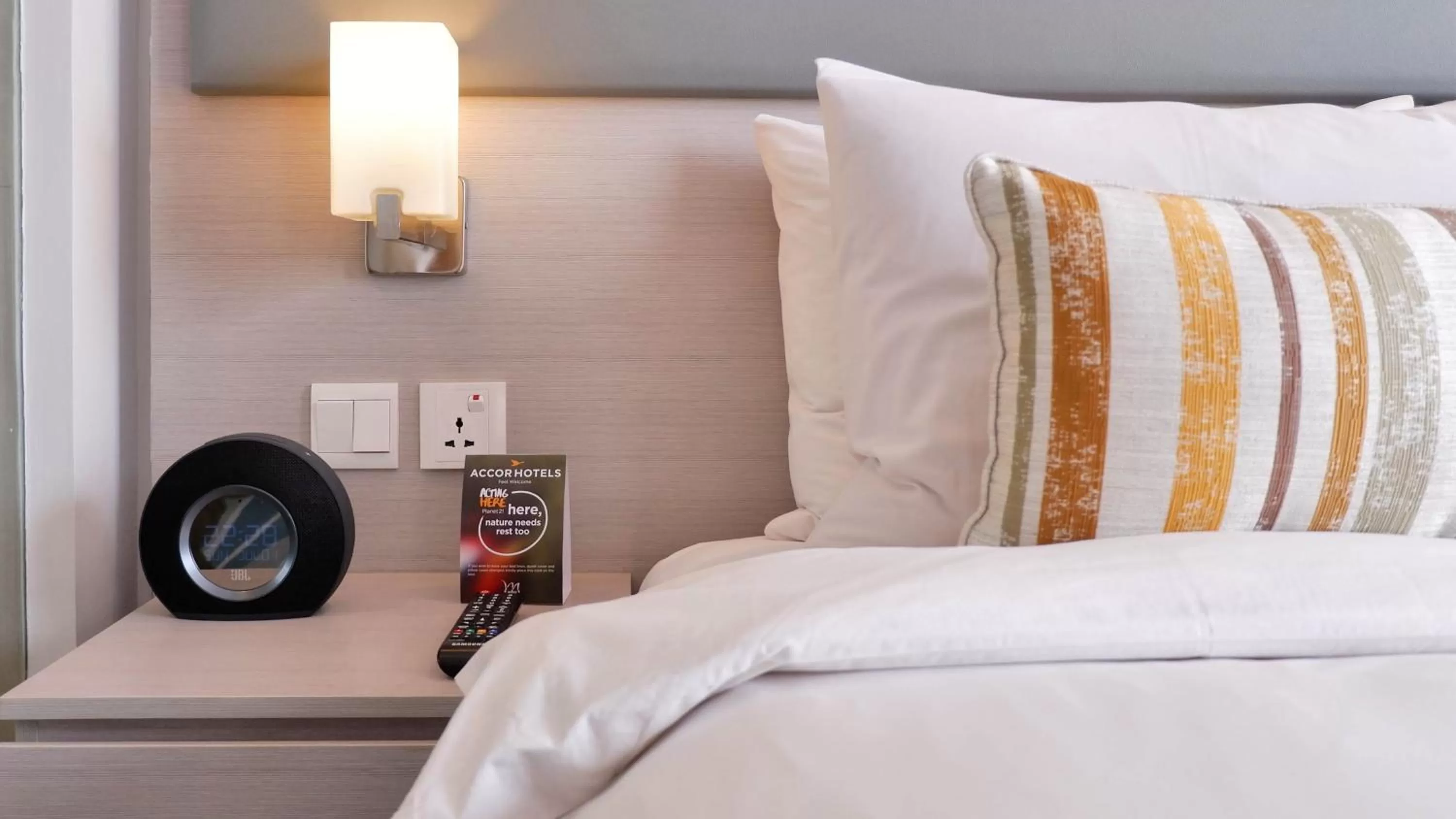 TV and multimedia, Bed in Mercure Jakarta Cikini