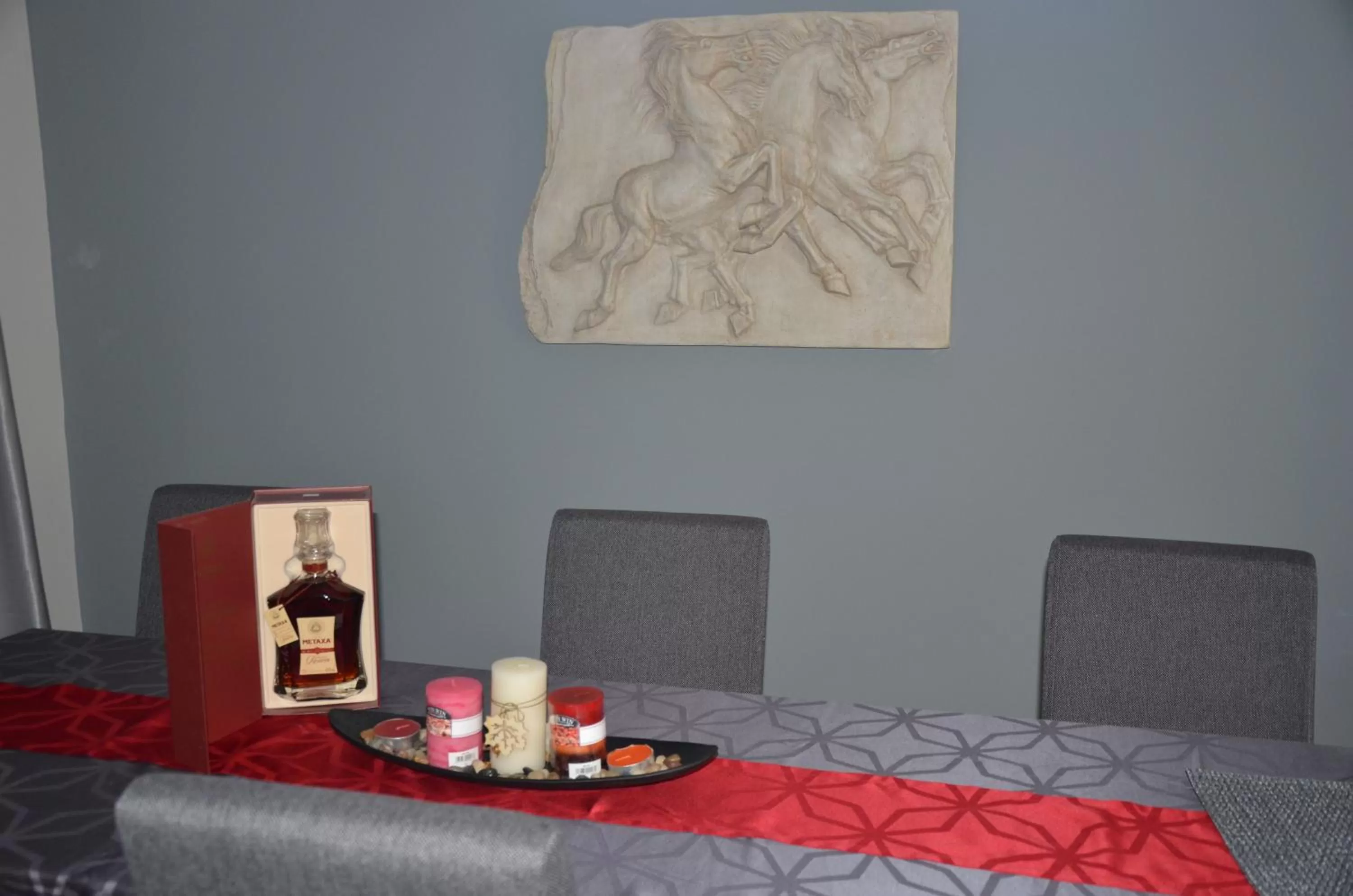 Seating area in Platoni Elite