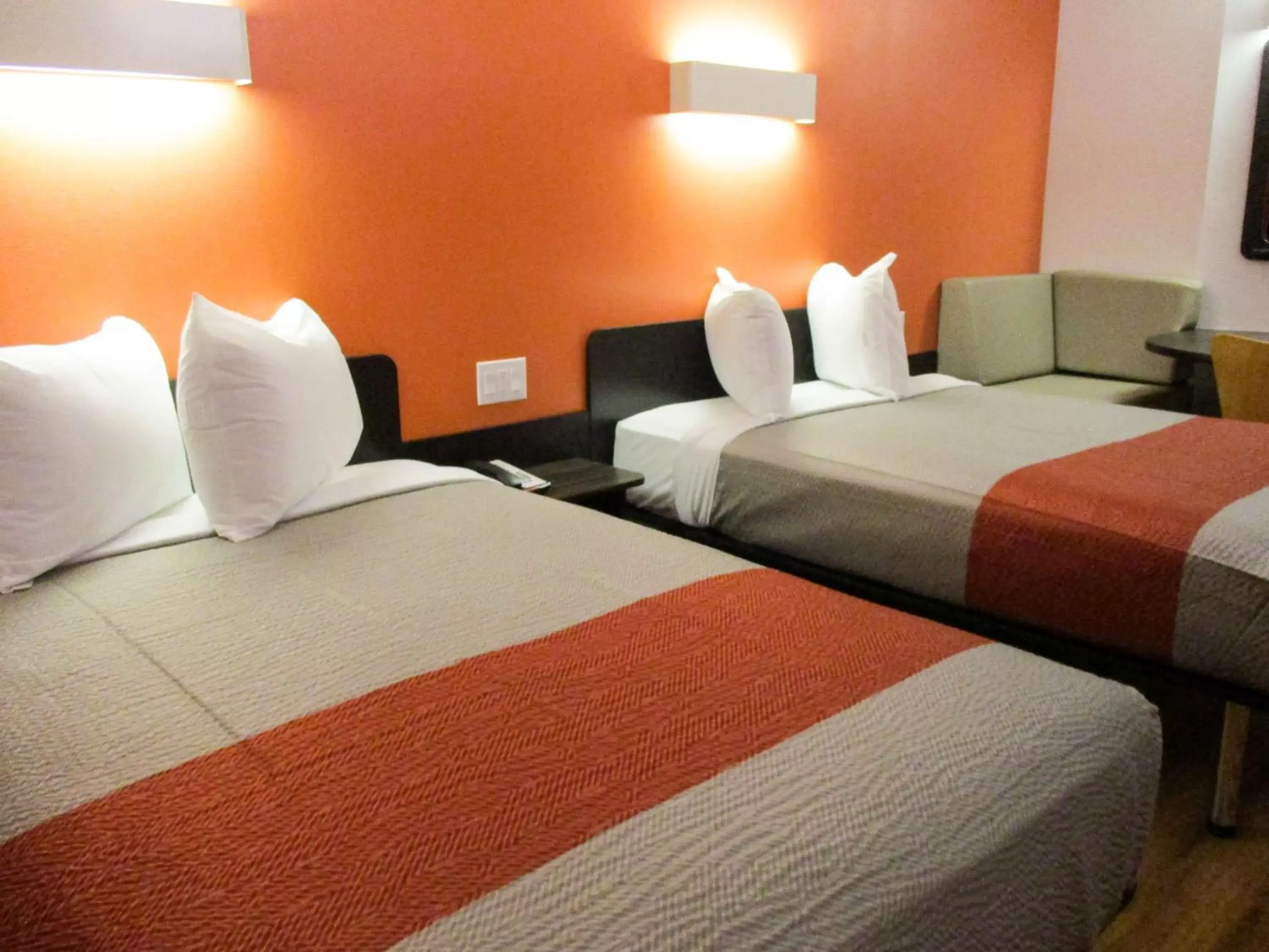 Photo of the whole room, Bed in Motel 6 Fort Worth, TX - North - Saginaw Photo of the whole room, Bed in Motel 6 Fort Worth, TX - North - Saginaw