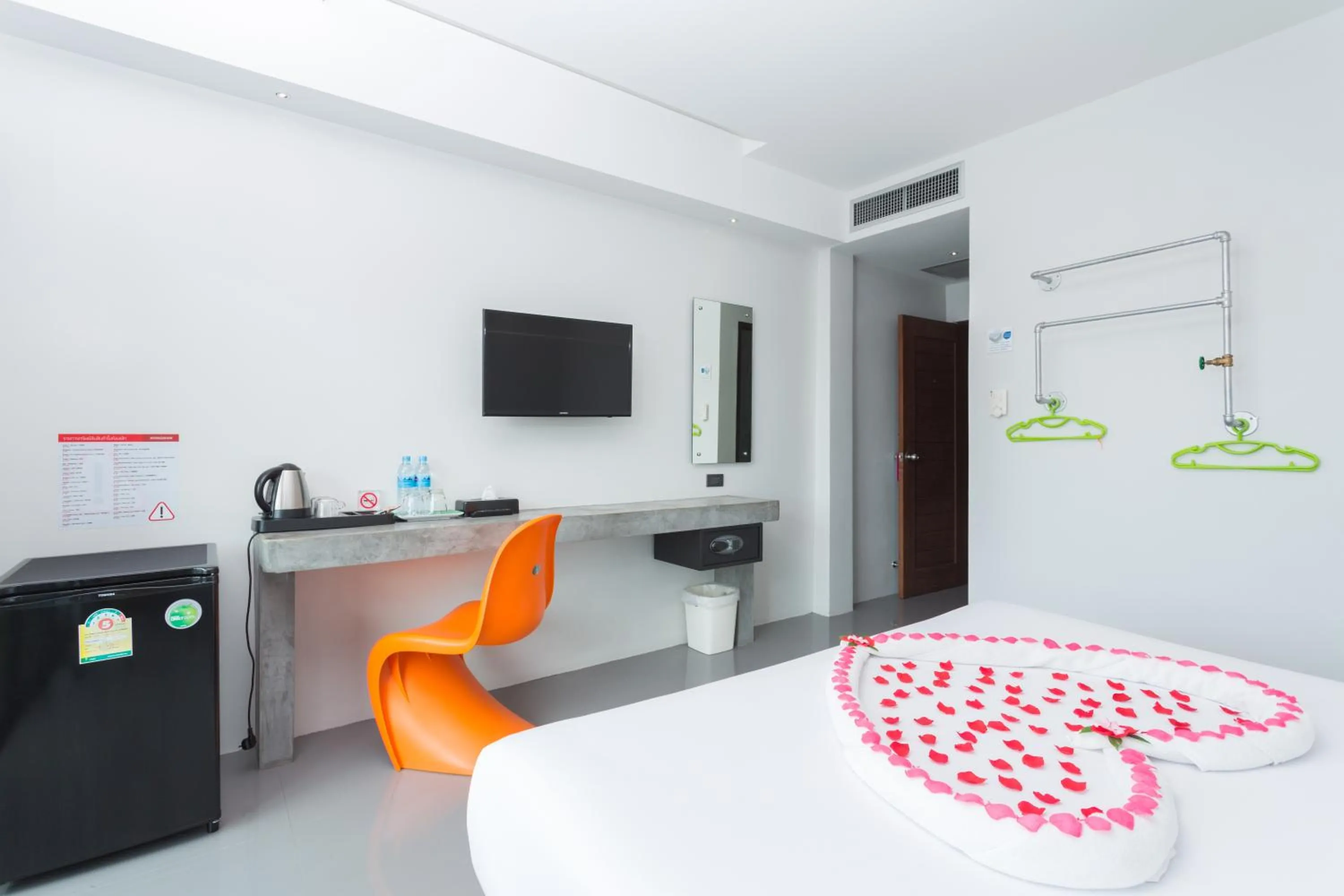 Photo of the whole room in Riverside Hotel