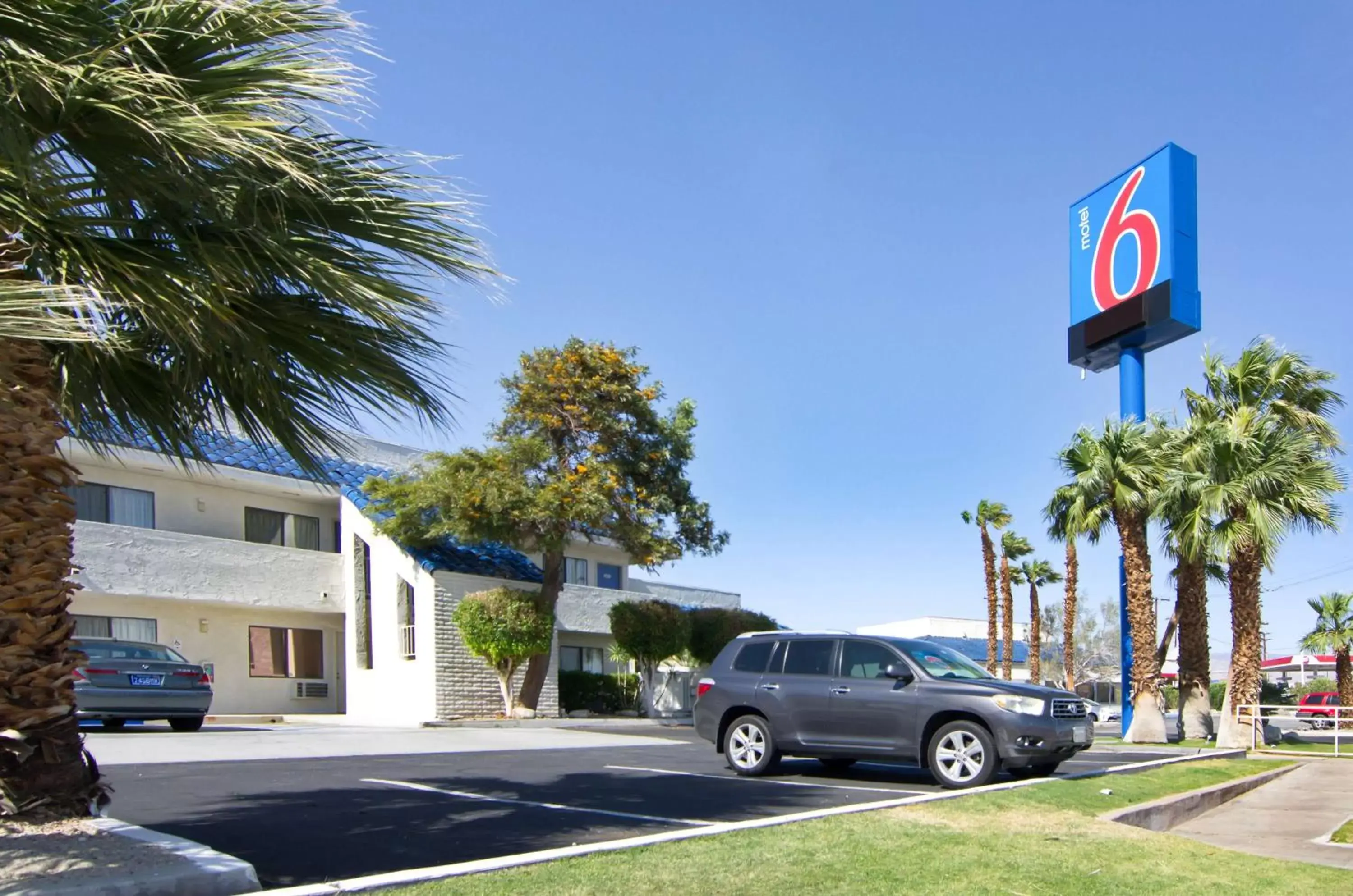 Property Building in Motel 6-North Palm Springs, CA - North