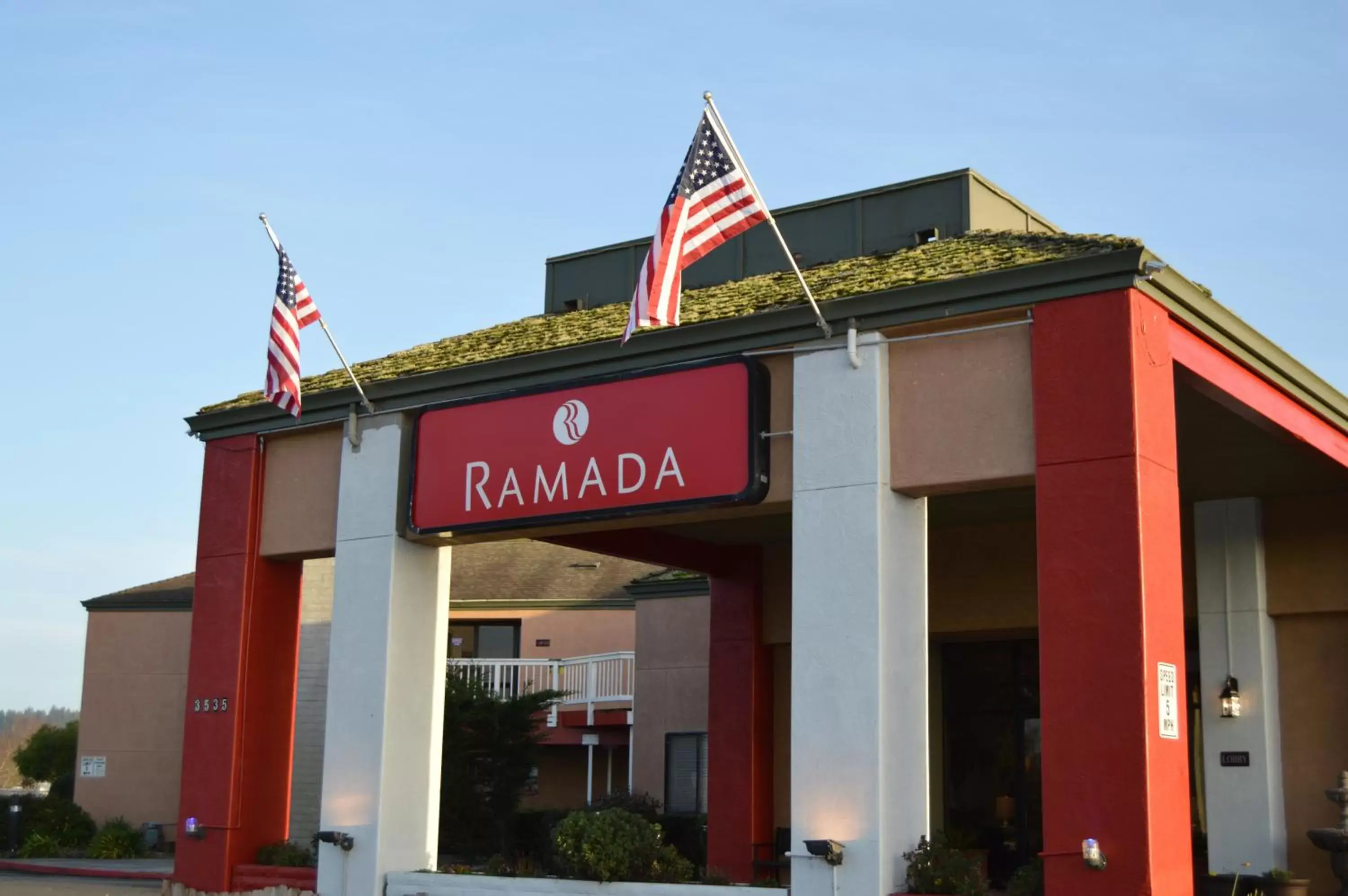 Facade/entrance, Property Building in Ramada by Wyndham Arcata