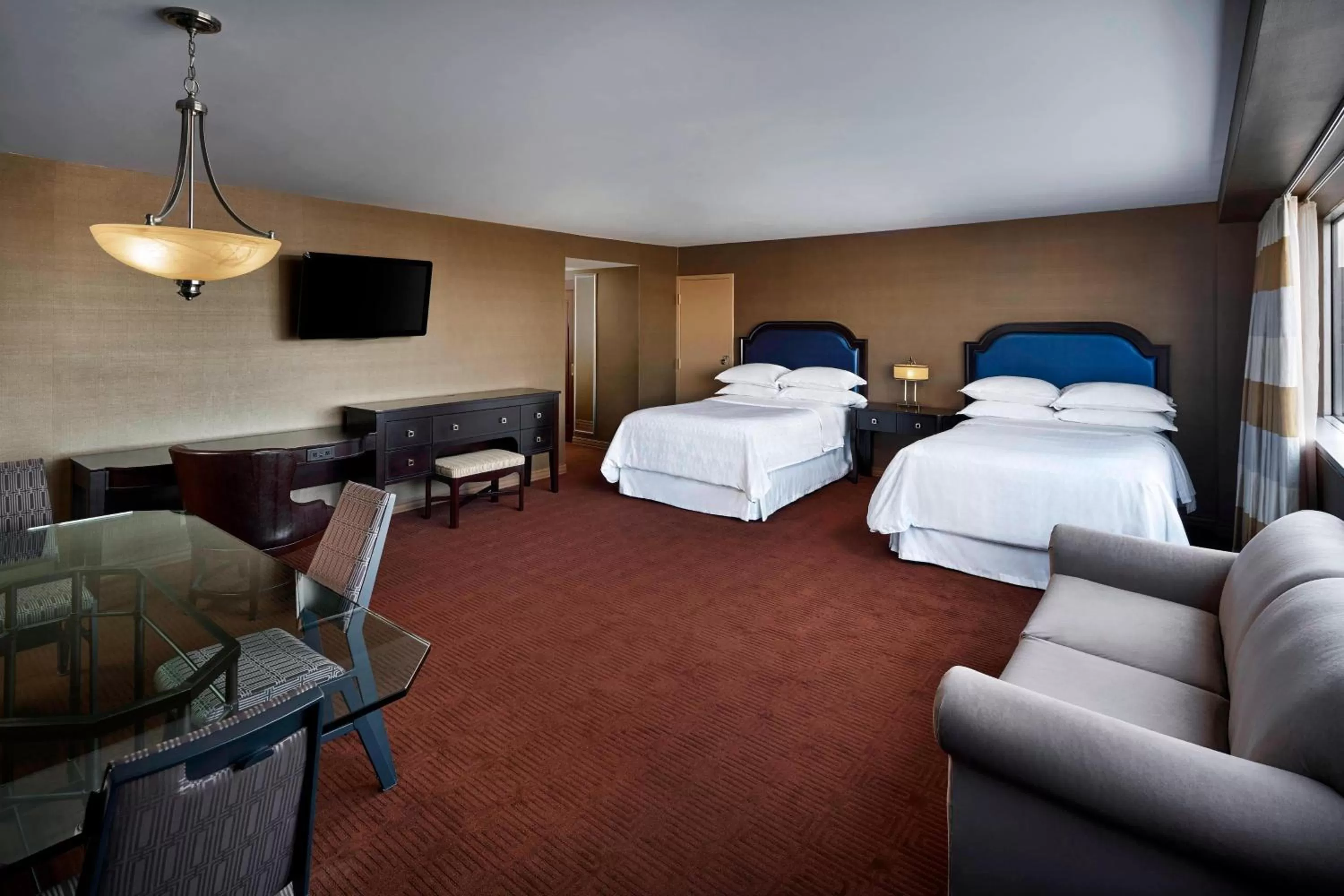 Photo of the whole room, Bed in Sheraton Inner Harbor Hotel