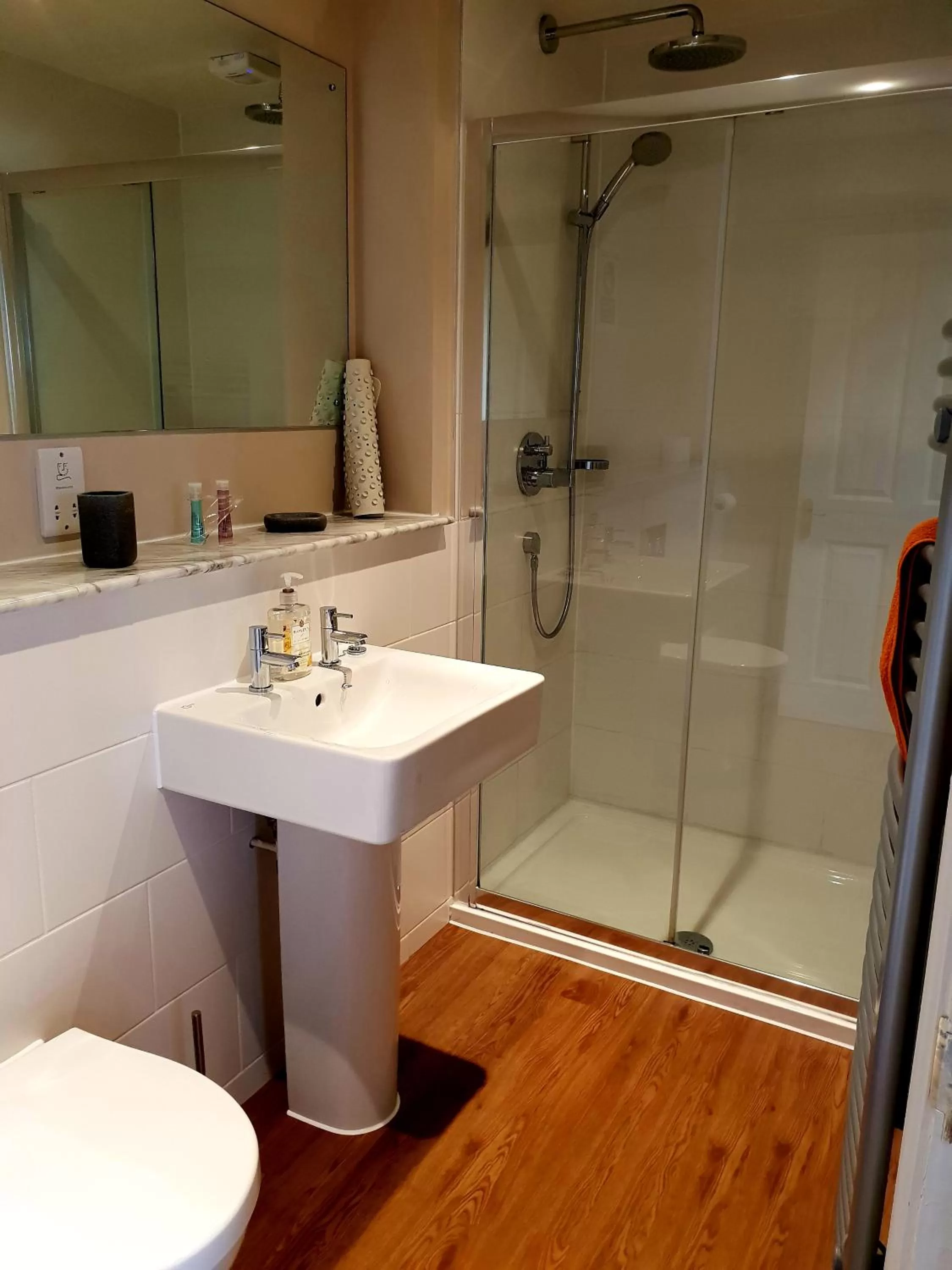 Bathroom in The Pelican Inn