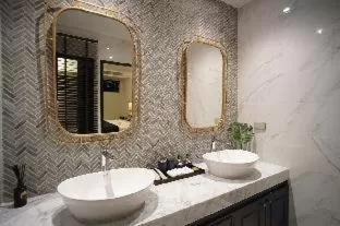 Bathroom in Cheeva Dee Hotel