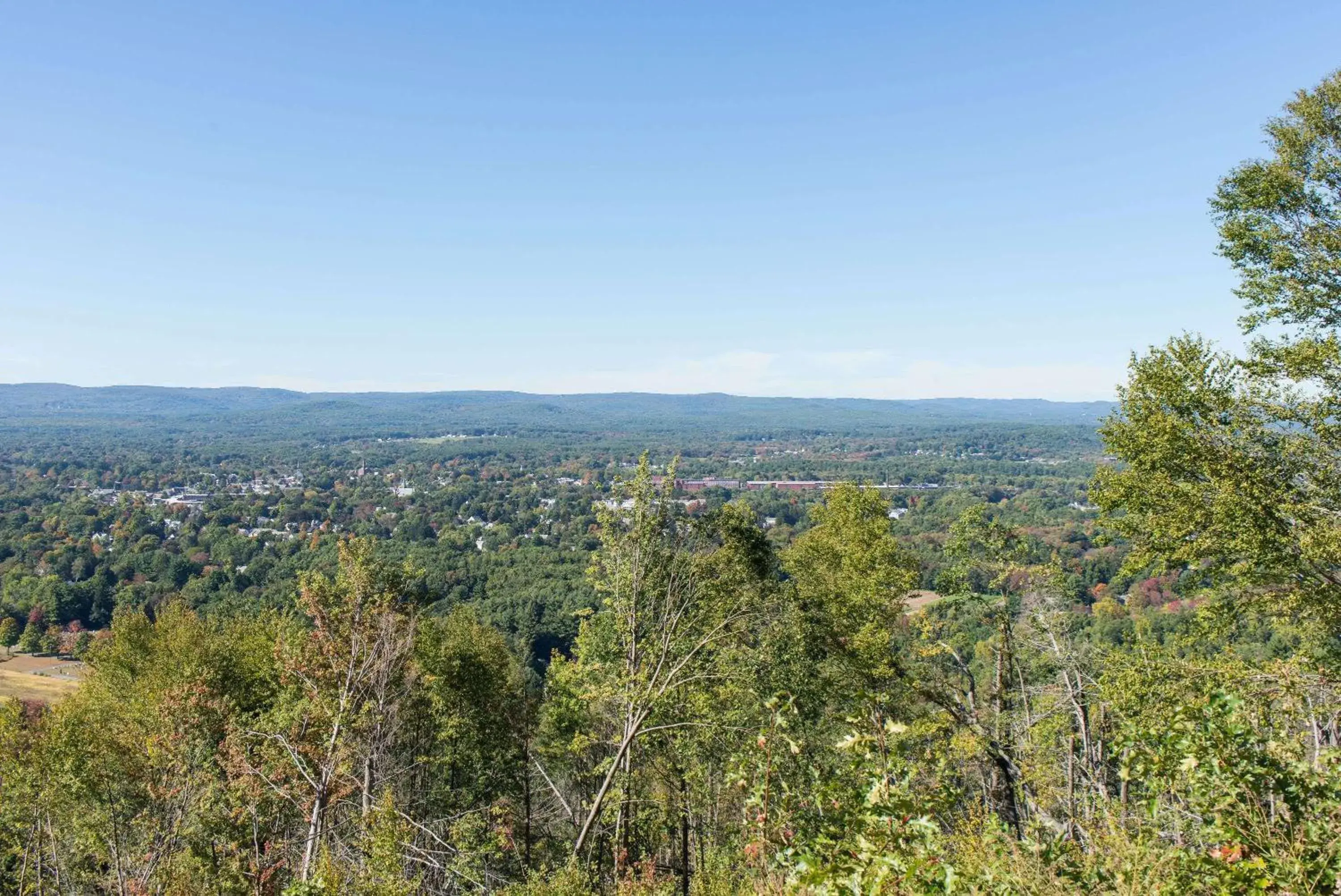 Property building in Knights Inn Hadley Property building in Knights Inn Hadley