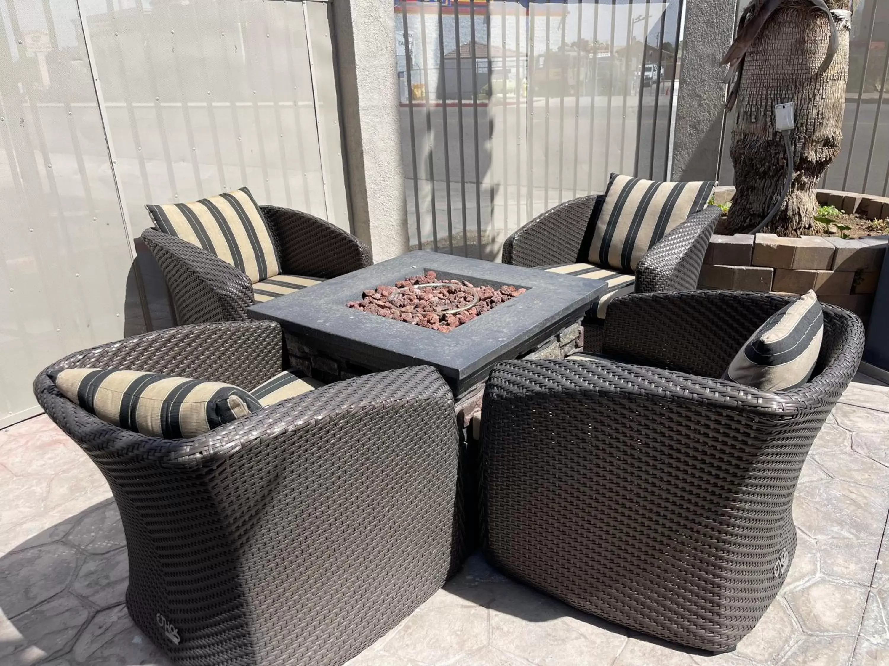 Patio, Seating Area in La Quinta Inn & Suites by Wyndham Hesperia Victorville