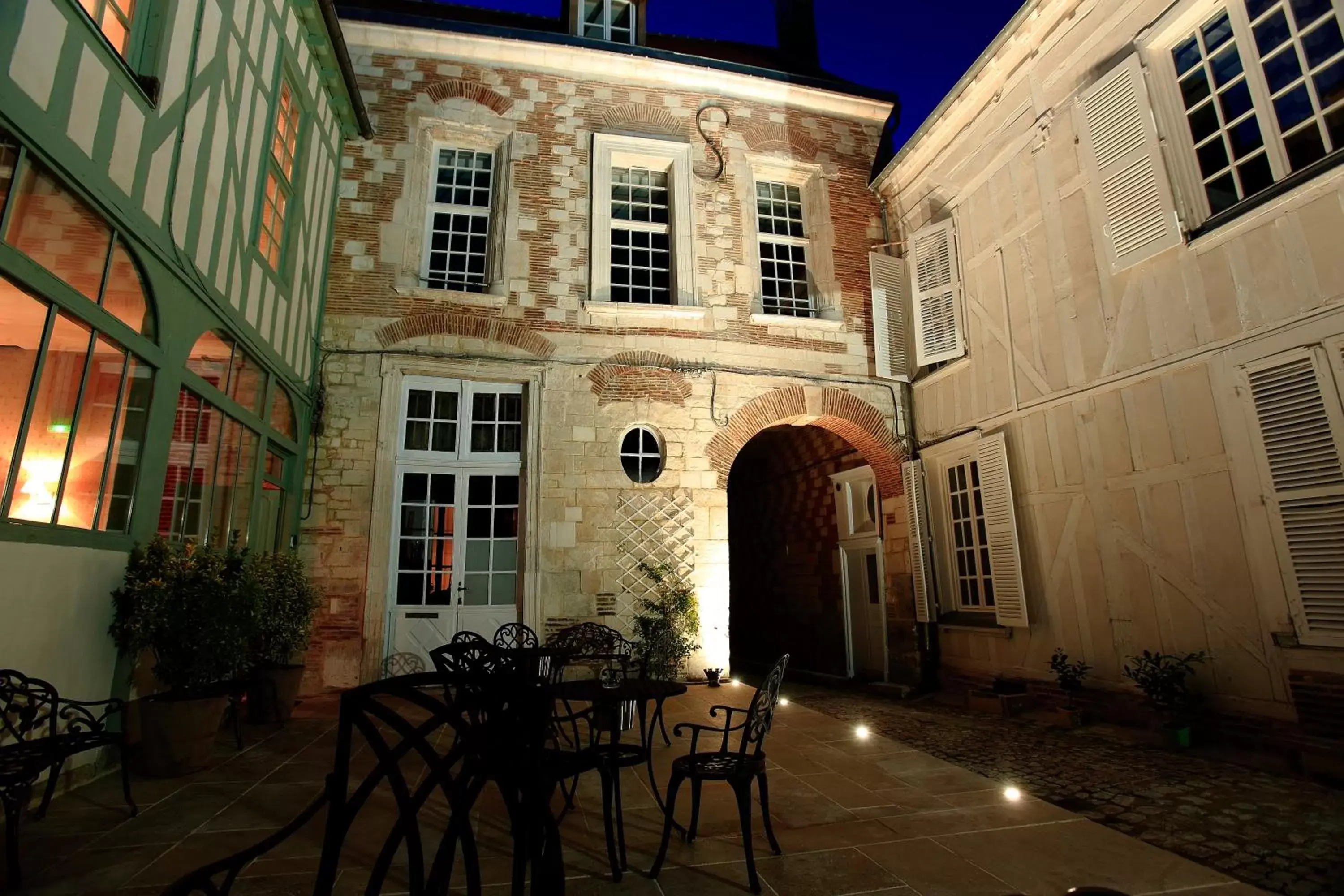 Facade/entrance in Hotel Saint Georges