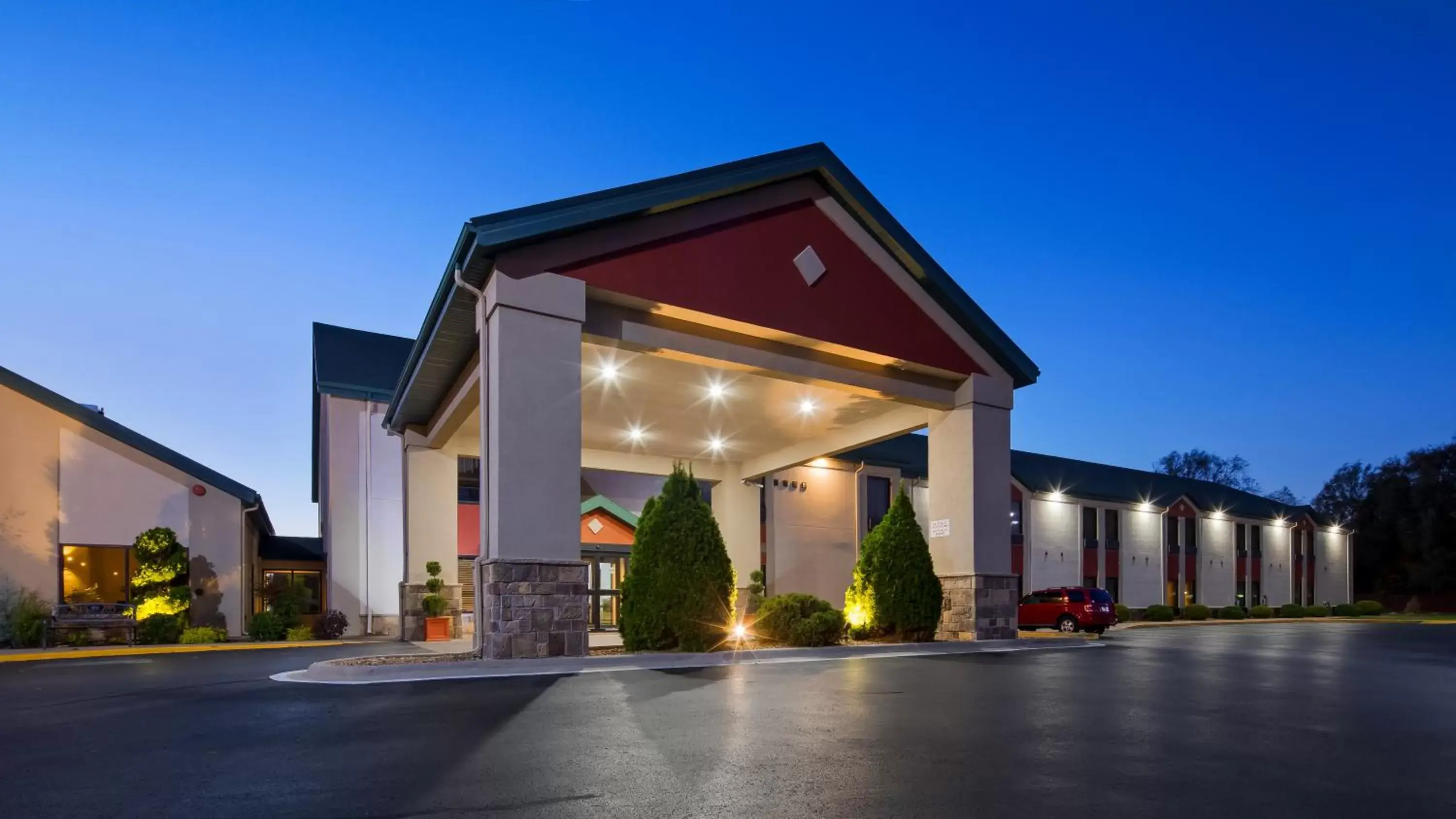 Property Building in Best Western Plus Springfield Airport Inn