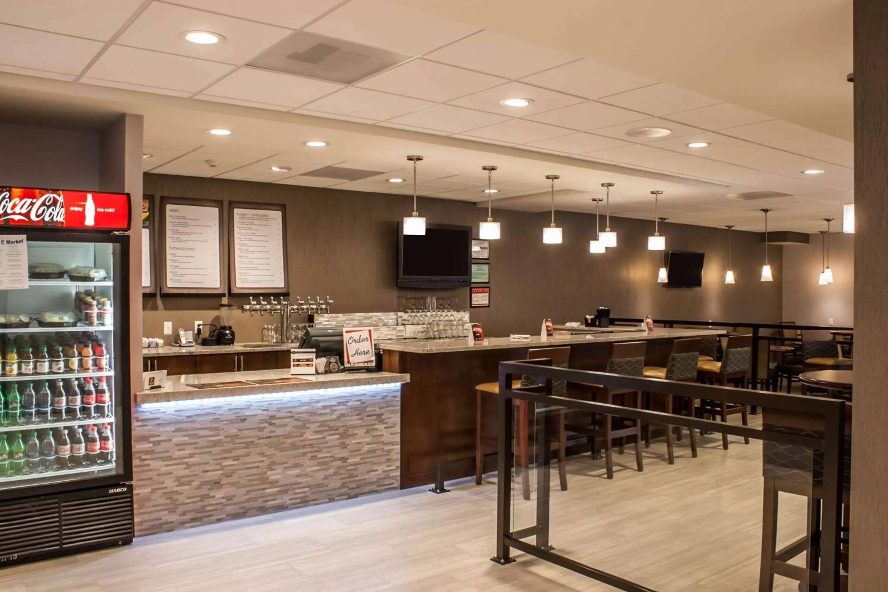 Lounge or bar in SureStay Hotel by Best Western SeaTac Airport North